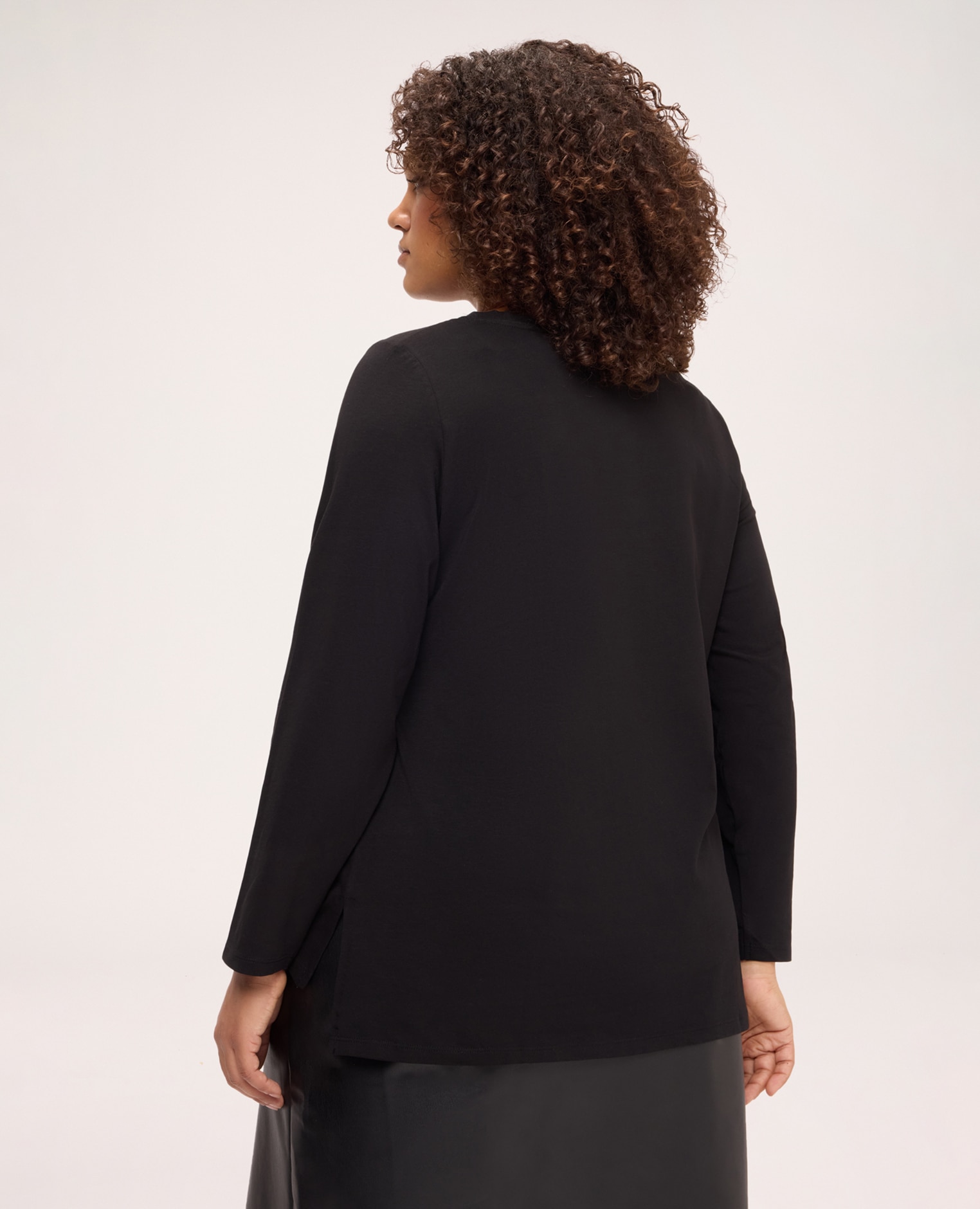 Camiseta de mujer de algodón con detalle de encaje fondo con superposición de doble capa - Fiorella Rubino - Negro Negro-2