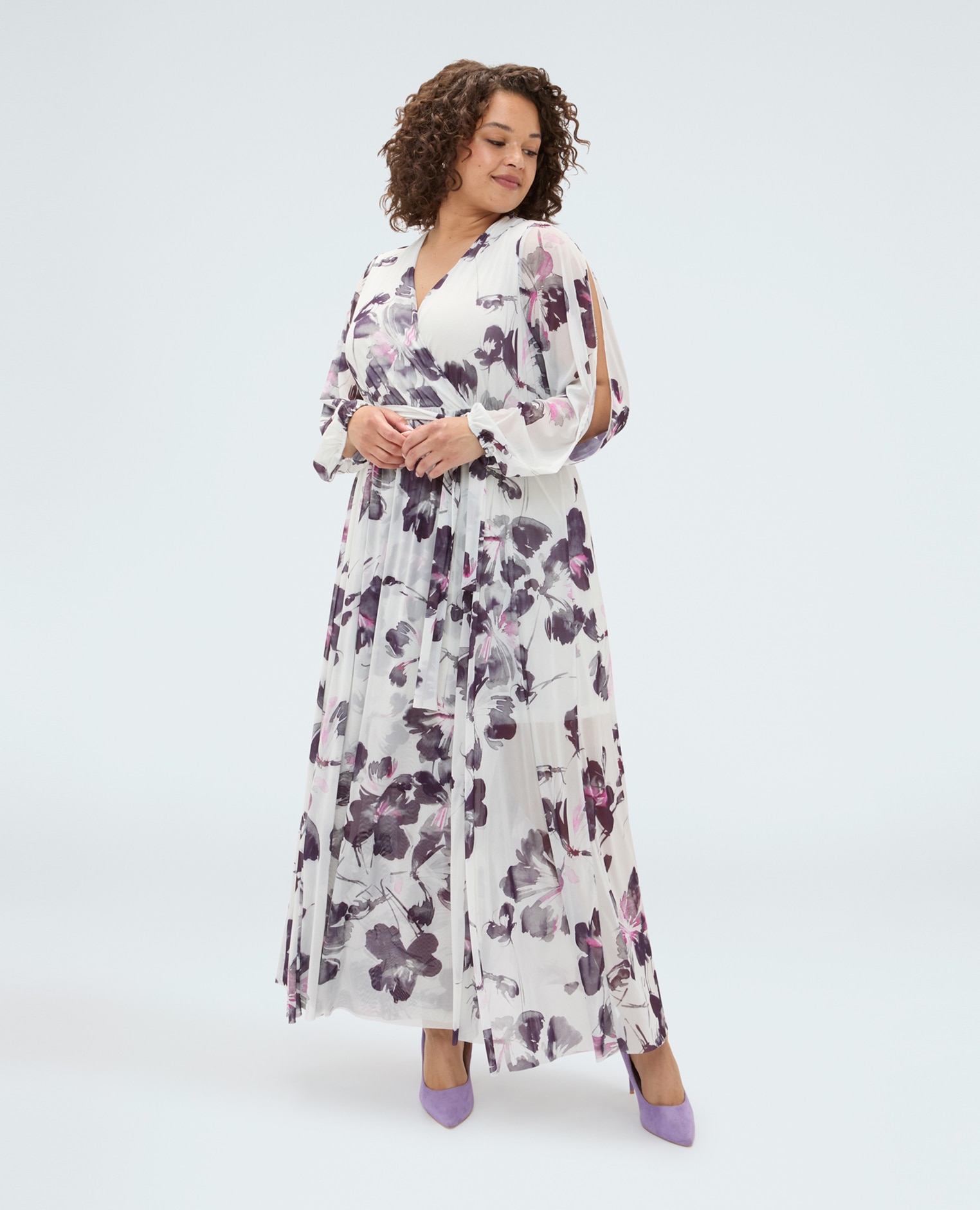 Fiorella Rubino - Vestido largo con estampado floral escote en v cruzado y cinturón para anudar en la cintura.