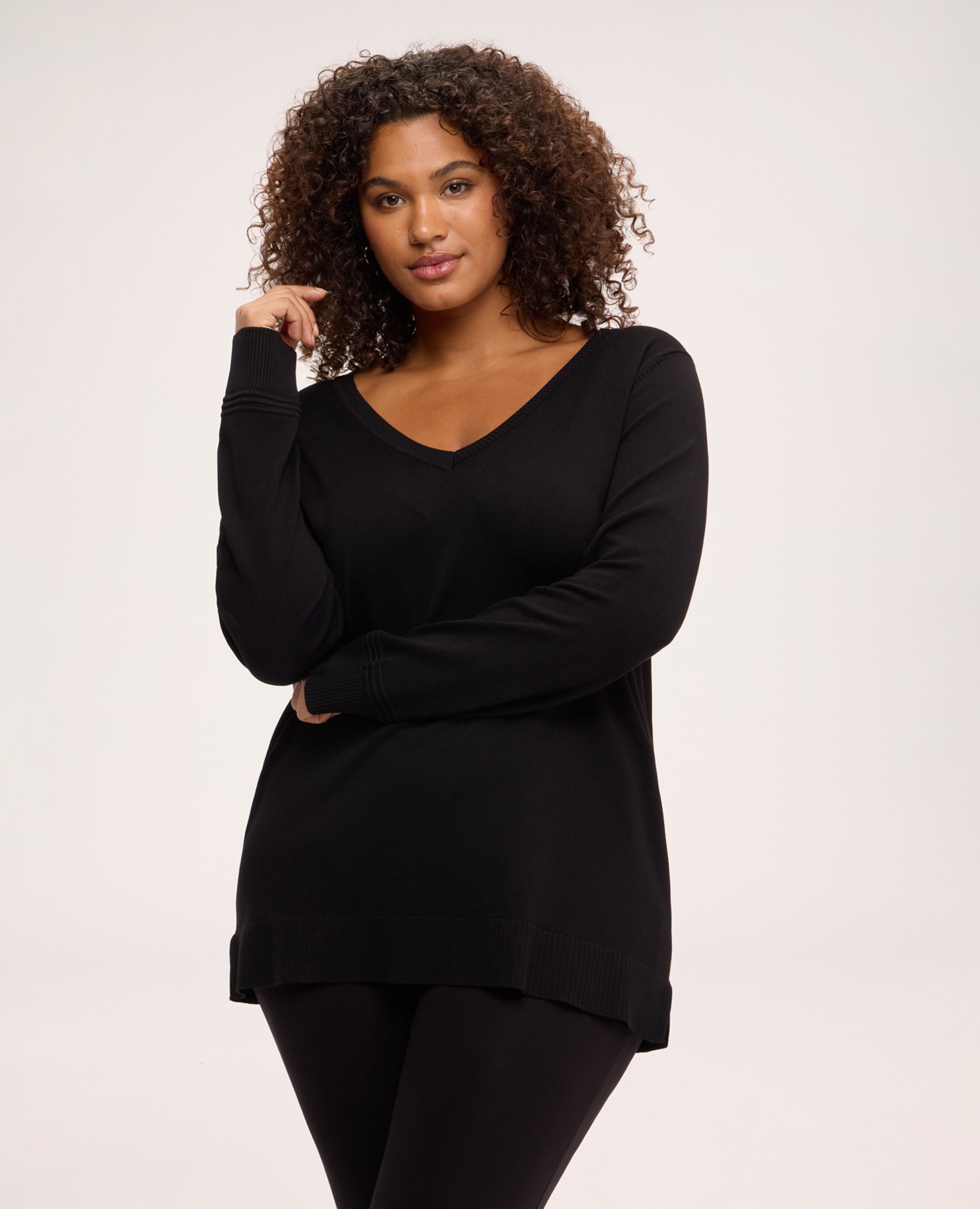Jersey de mujer escote en v en mezcla de viscosa bordes acabados con canalé en puños y bajo mangas largas - Fiorella Rubino - Negro Negro-1