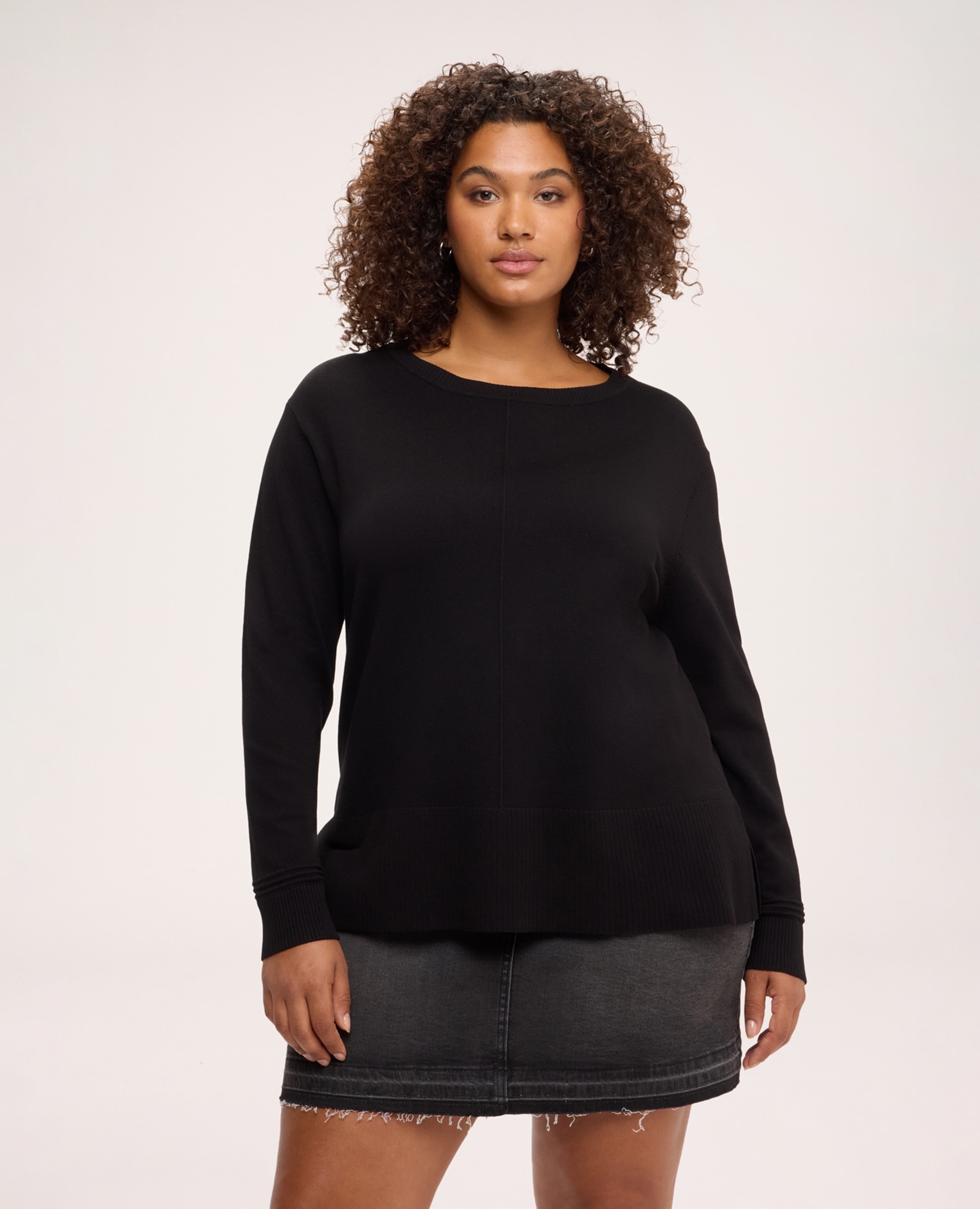 Imagen 0 de Camiseta de mujer de mezcla de viscosa con escote barco ajuste y diseño para el máximo confort Negro