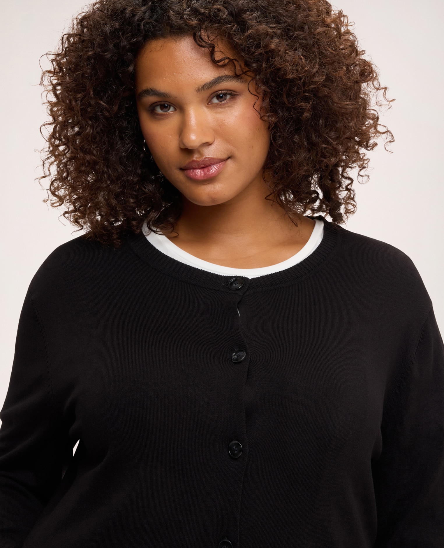 Chaqueta de mujer de punto mezcla de viscosa cuello redondo ajuste cómodo bordes acanalados en puños y bajo mangas largas - Fiorella Rubino - Negro Negro-4