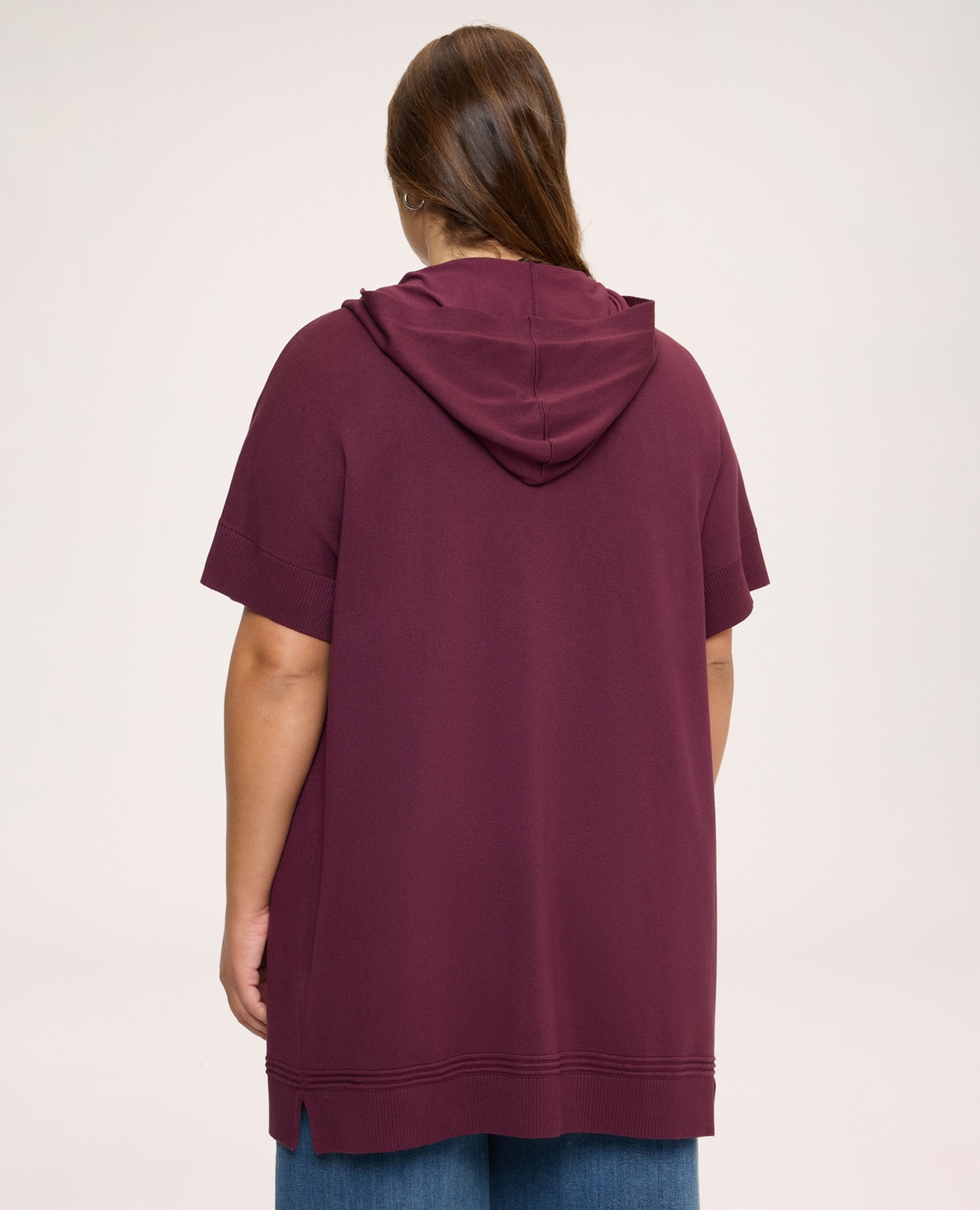 Maxi de mujer chaleco con capucha bordes acanalados en el bajo y mangas cortas tipo kimono - Fiorella Rubino - Burdeos Burdeos-2