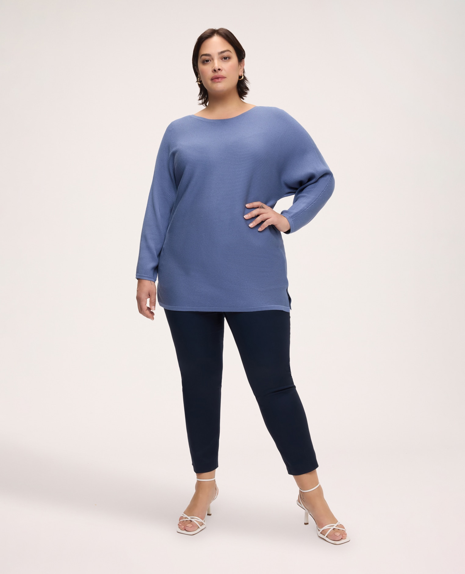Jersey de mujer de mezcla de viscosa con canalé horizontal cuello redondo silueta amplia y cómoda - Fiorella Rubino - Azul Azul-3
