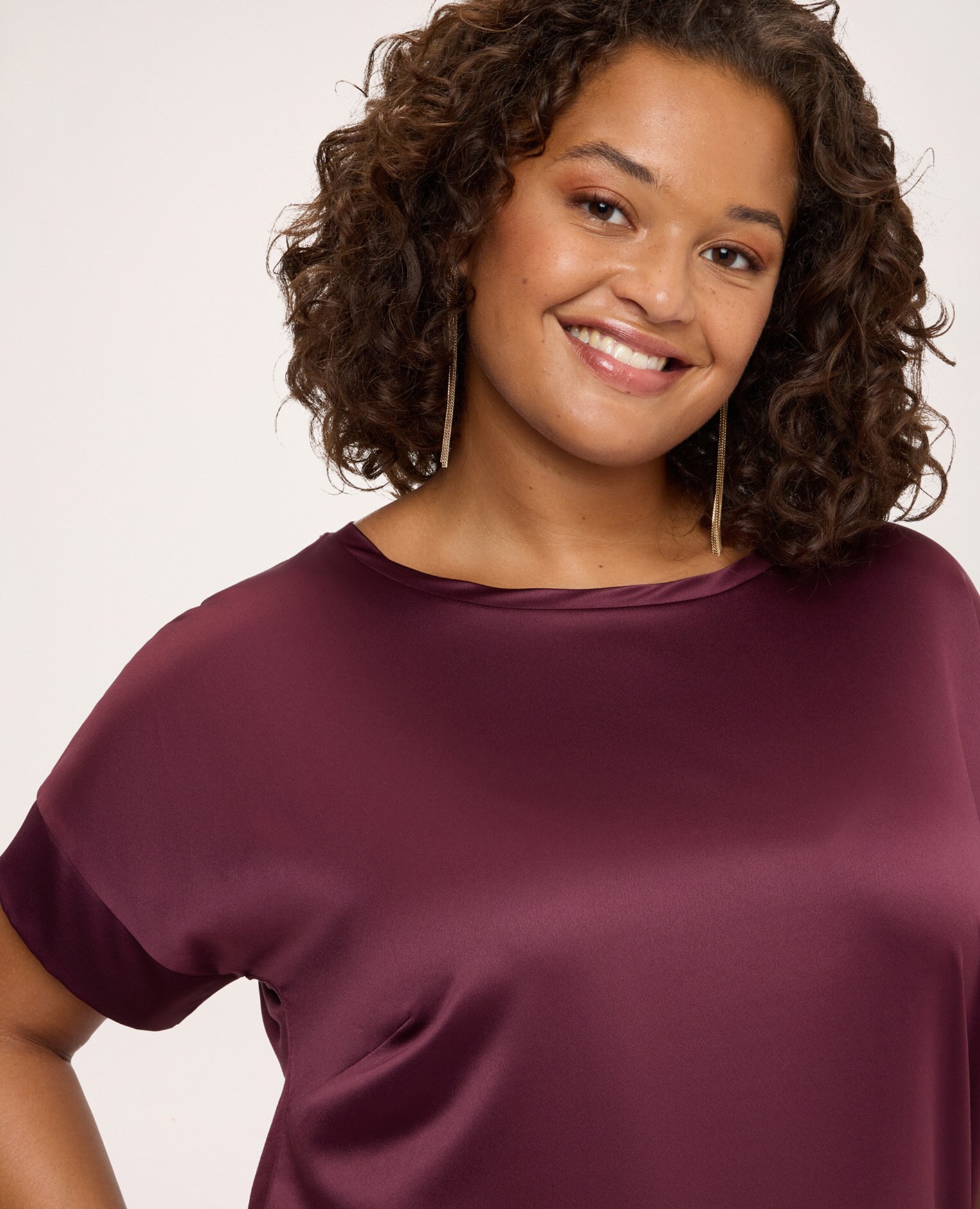 Camiseta de mujer bimaterial en raso y jersey tejido híbrido para un ajuste cómodo - Fiorella Rubino - Burdeos Burdeos-4