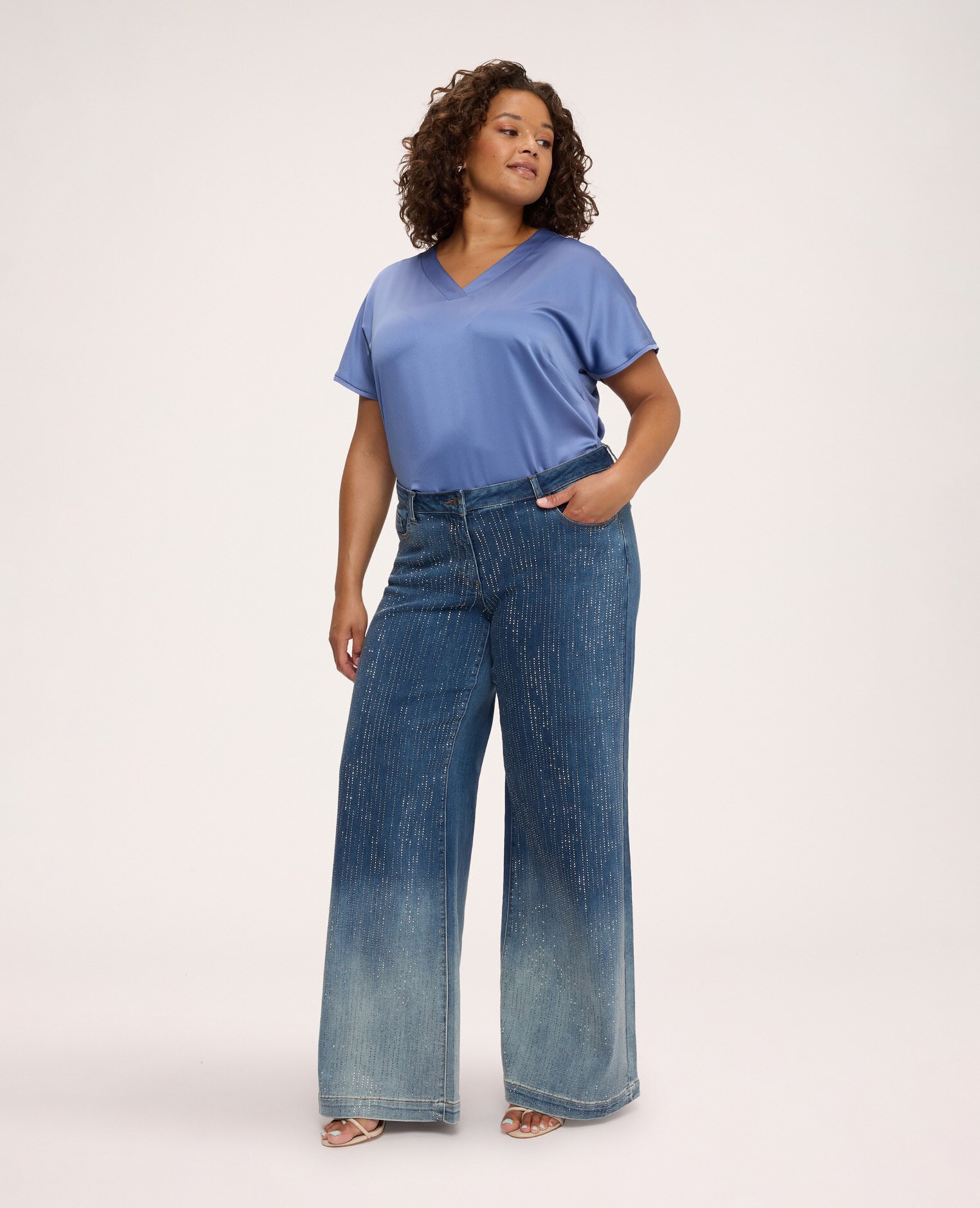 Camiseta de mujer bimatérica en raso de viscosa camiseta bimaterial con ajuste para el máximo confort - Fiorella Rubino - Azul claro Azul claro-3