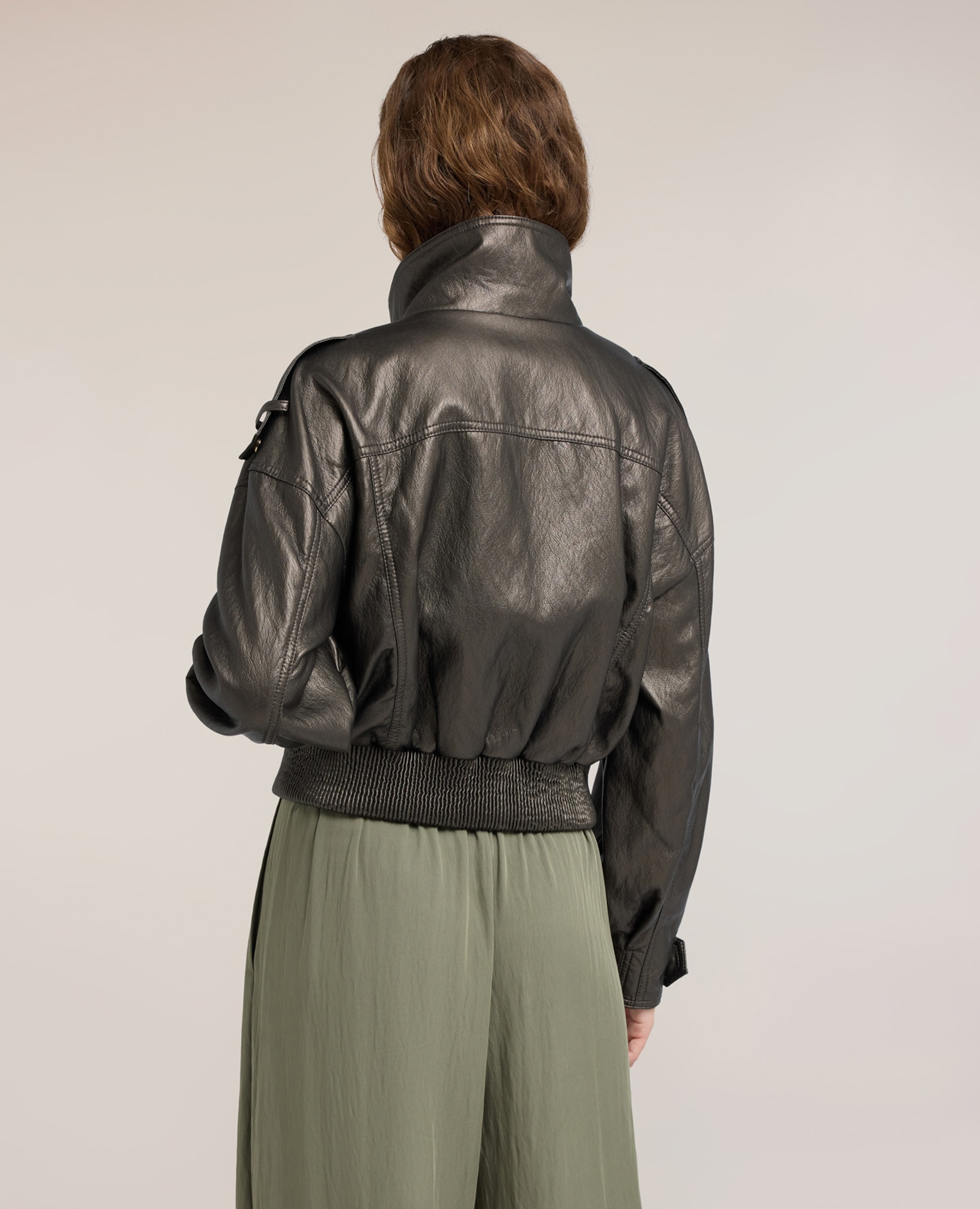 Chaqueta de mujer bomber corta crinkle con cuello alto cuello alto con cierre de cremallera y botones - Motivi - Verde militar Verde militar-2