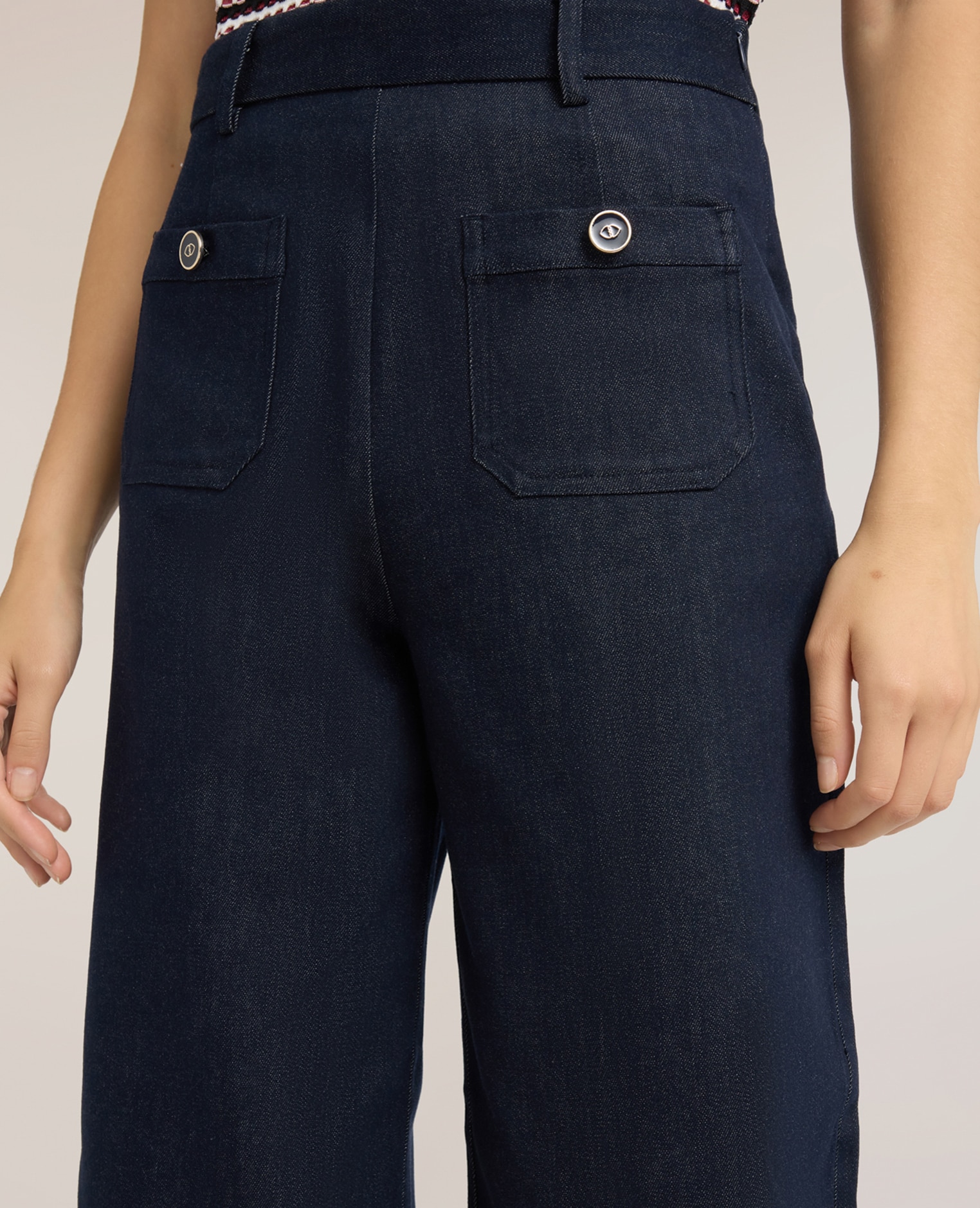 Jeans de mujer cropped wide leg con botones joya talle alto con cierre de cremallera lateral dobladillo en el bajo de la pierna - Motivi - Azul Azul-4