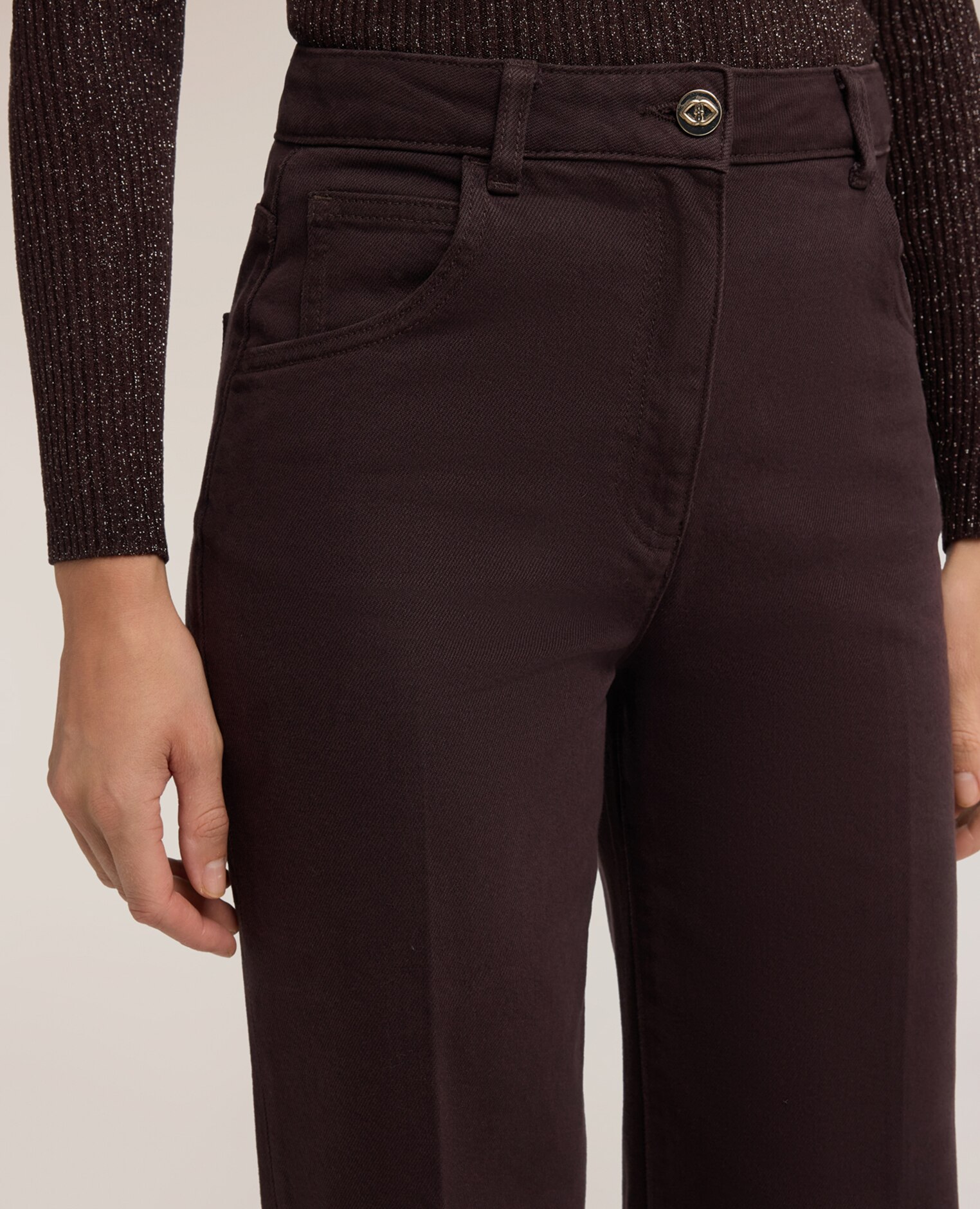 Pantalones de mujer palazzo de dril con pliegue marcado modelo de cinco bolsillos abertura frontal con botón y cremallera - Motivi - Marrón Marrón-4