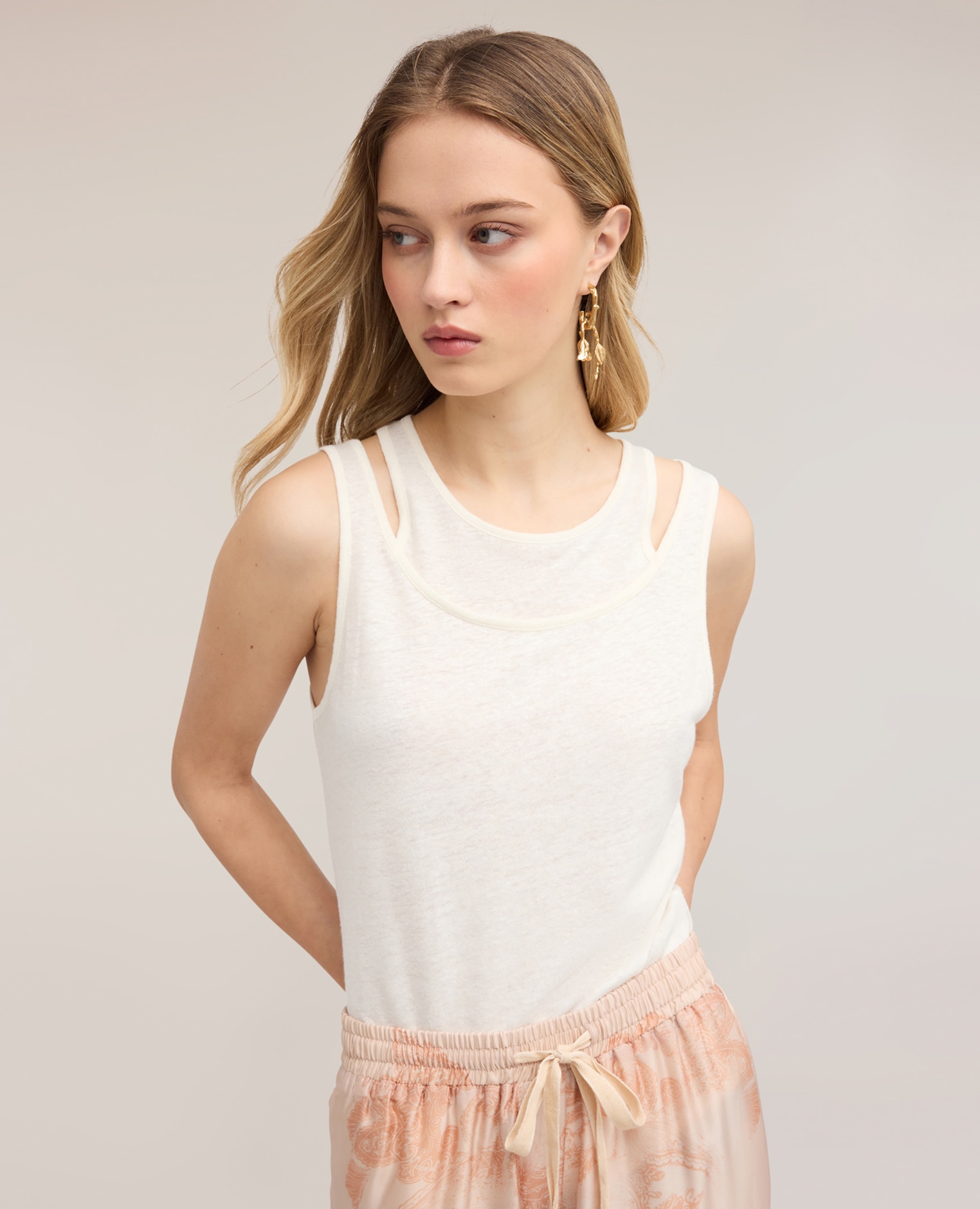Top de mujer de mezcla de lino con cut-out en los hombros ajuste regular sin cierre - Motivi - Blanco Blanco-1