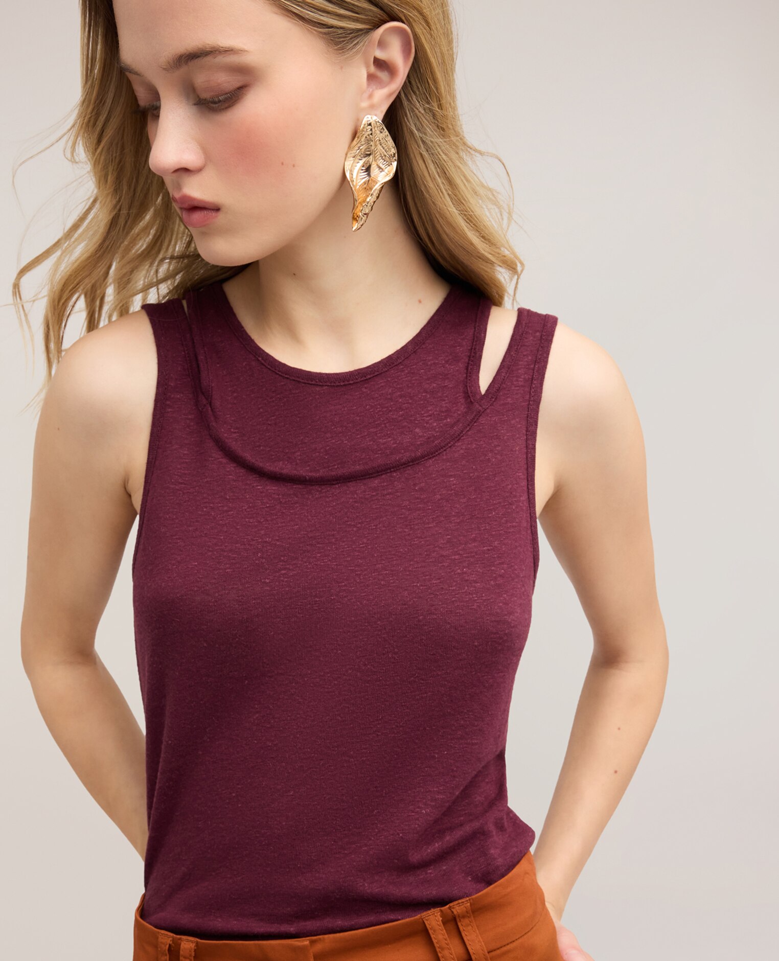 Top de mujer de mezcla de lino con cut-out en los hombros ajuste regular sin cierre - Motivi - Burdeos Burdeos-4