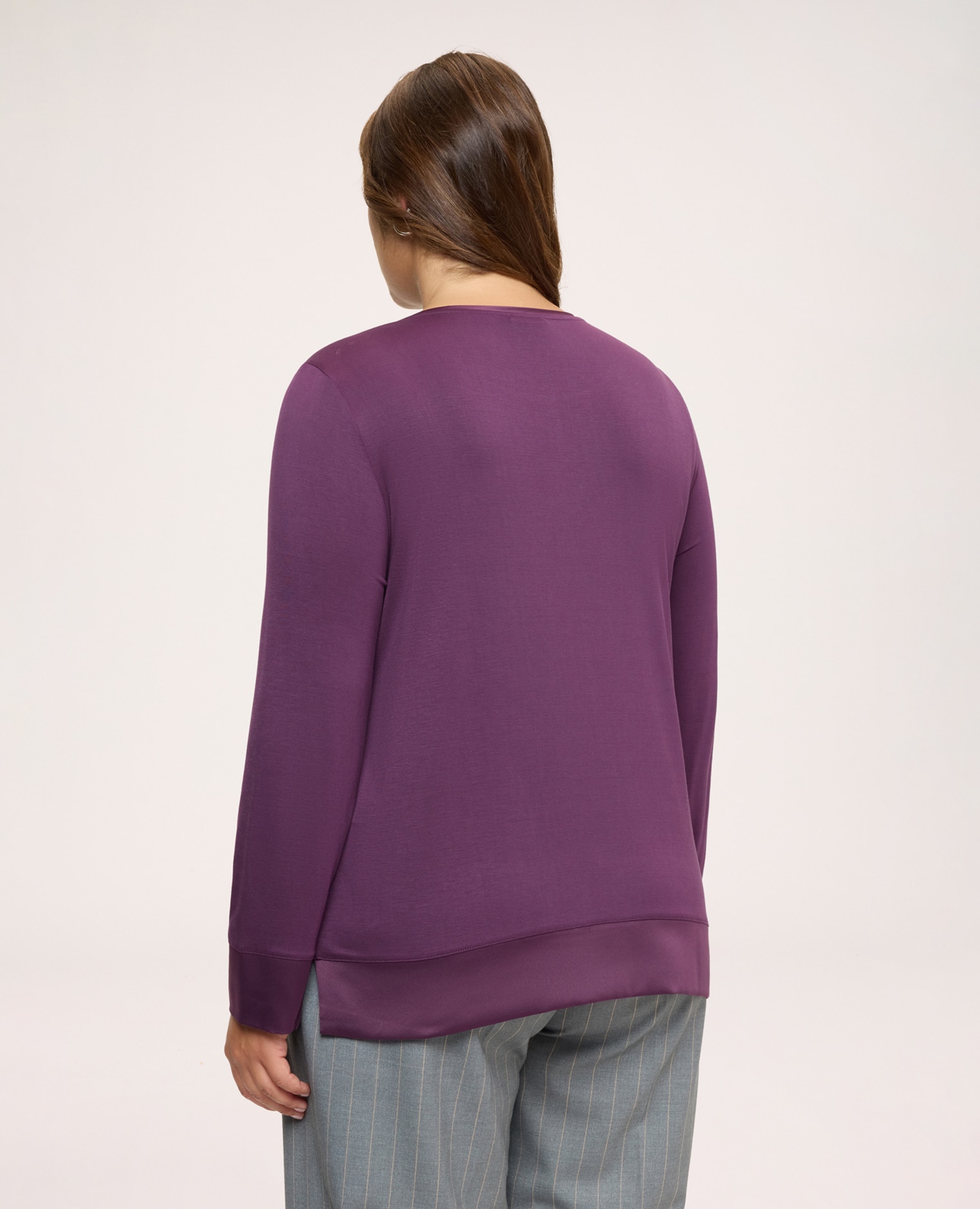 Imagen 2 de Camiseta de mujer bimaterial en raso y jersey construcción bimaterial para el máximo confort - Fiorella Rubino - Morado Morado