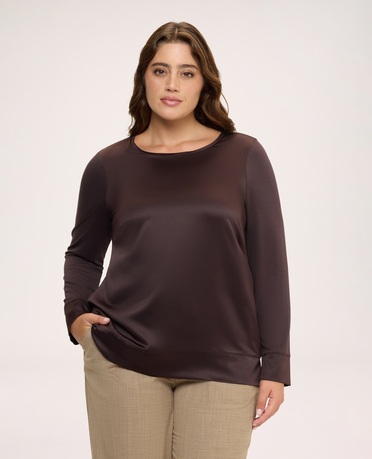 Imagen 1 de Camiseta de mujer bimaterial en raso y jersey construcción bimaterial para el máximo confort - Fiorella Rubino - Marrón Marrón