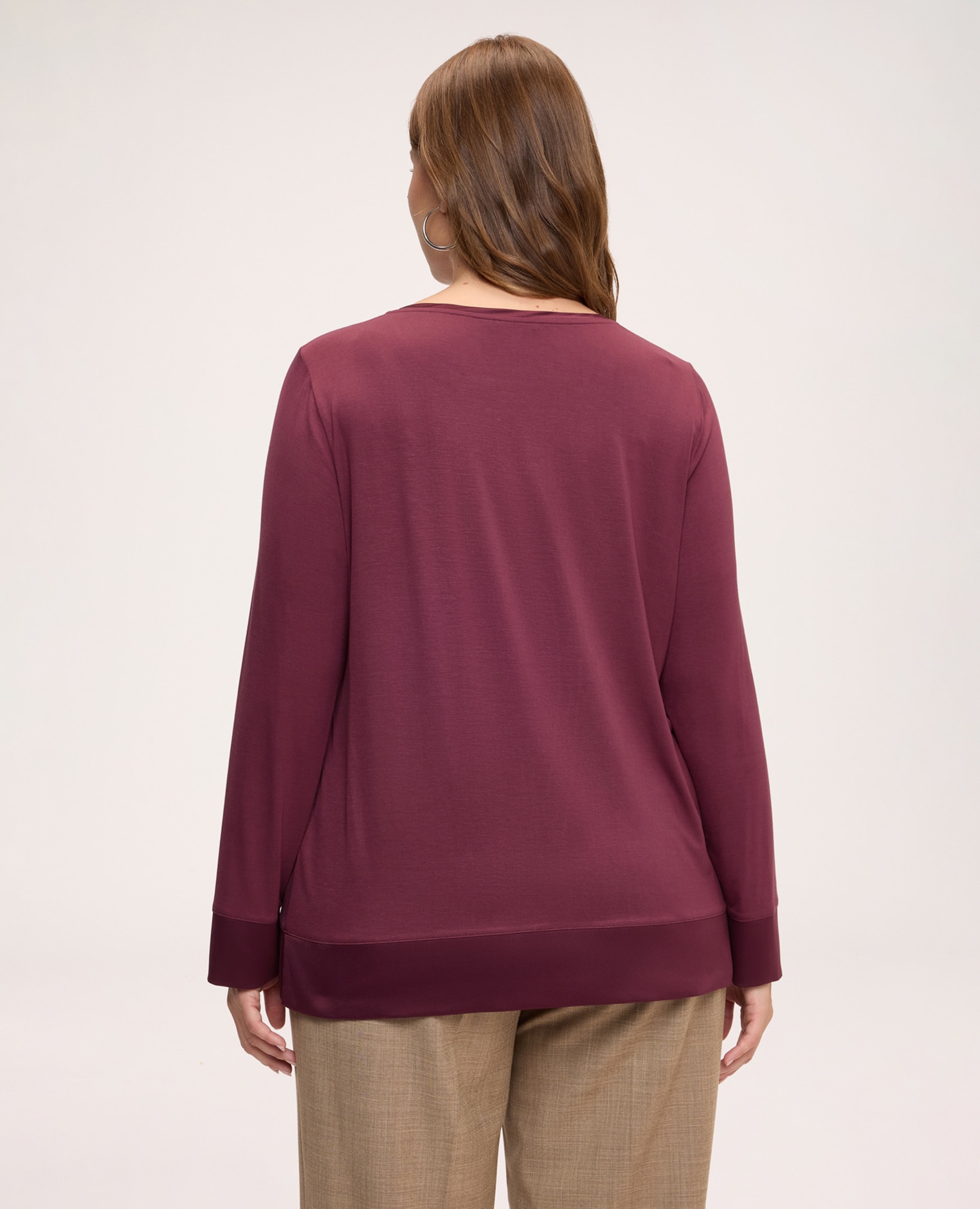Imagen 2 de Camiseta de mujer bimaterial en raso y jersey construcción bimaterial para el máximo confort - Fiorella Rubino - Burdeos Burdeos