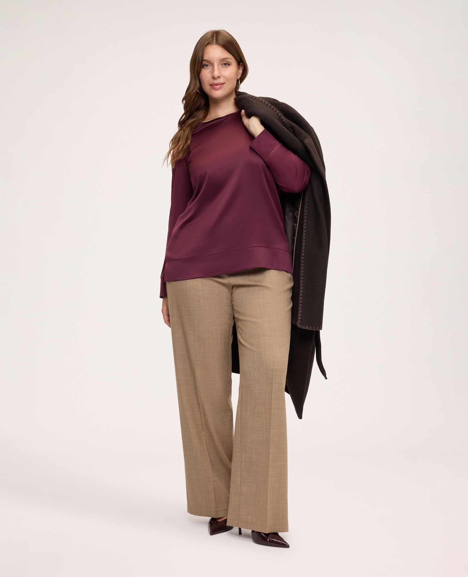 Imagen 3 de Camiseta de mujer bimaterial en raso y jersey construcción bimaterial para el máximo confort - Fiorella Rubino - Burdeos Burdeos