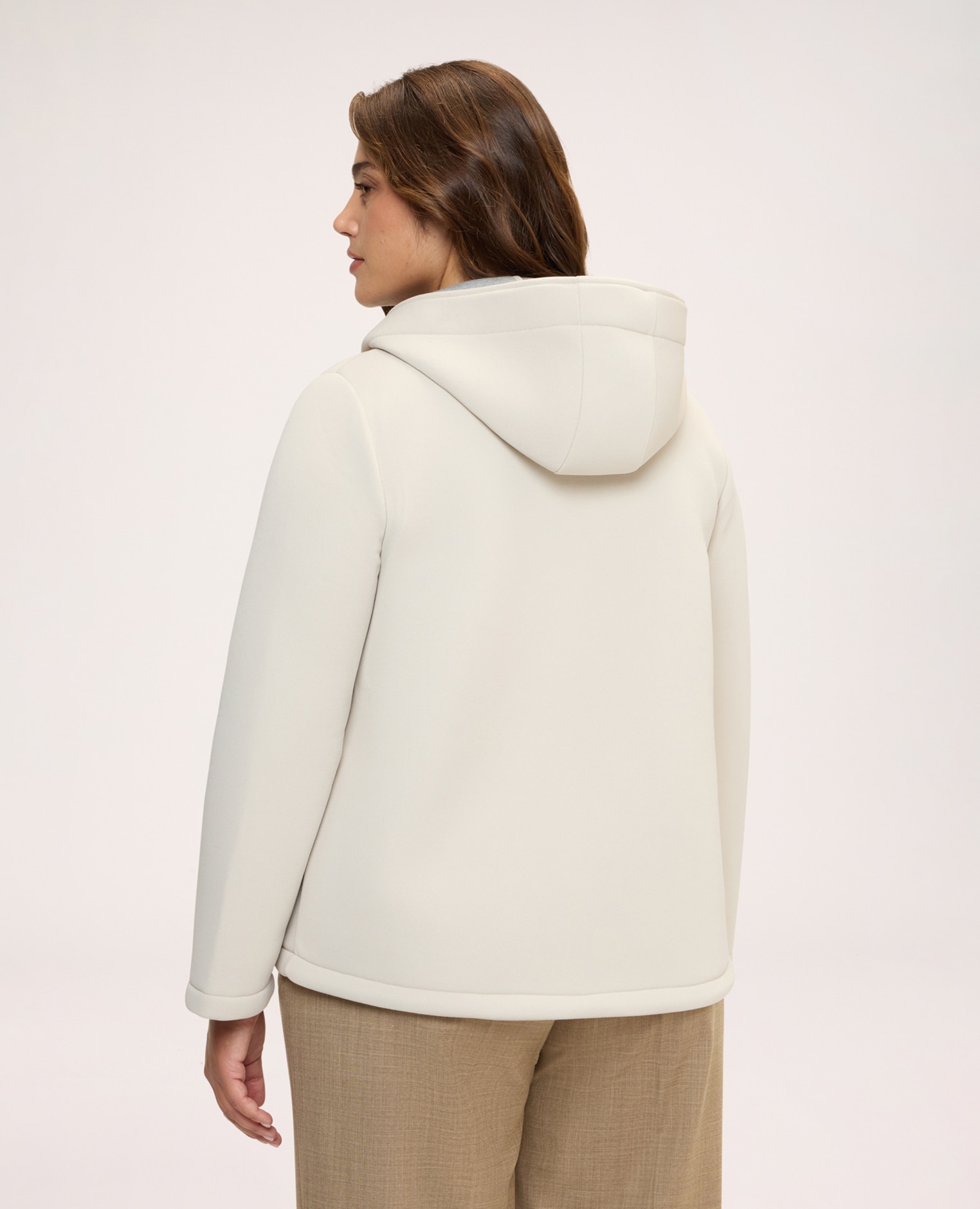 Chaqueta de mujer de neopreno con capucha cierre frontal con botones de presión a la vista en metal dorado y bolsillos de vivo laterales - Fiorella Rubino - Beige Beige-2