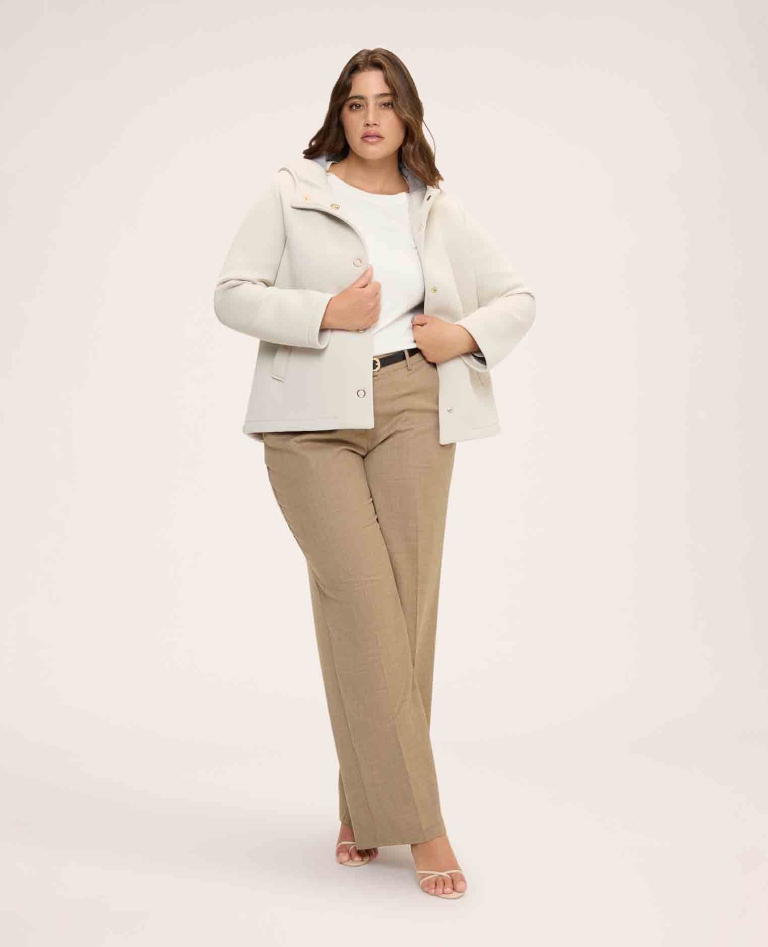 Chaqueta de mujer de neopreno con capucha cierre frontal con botones de presión a la vista en metal dorado y bolsillos de vivo laterales - Fiorella Rubino - Beige Beige-3