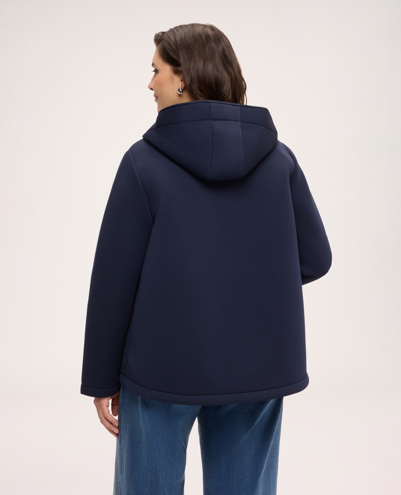 Chaqueta de mujer de neopreno con capucha cierre frontal con botones de presión a la vista en metal dorado y bolsillos de vivo laterales - Fiorella Rubino - Azul Azul-2