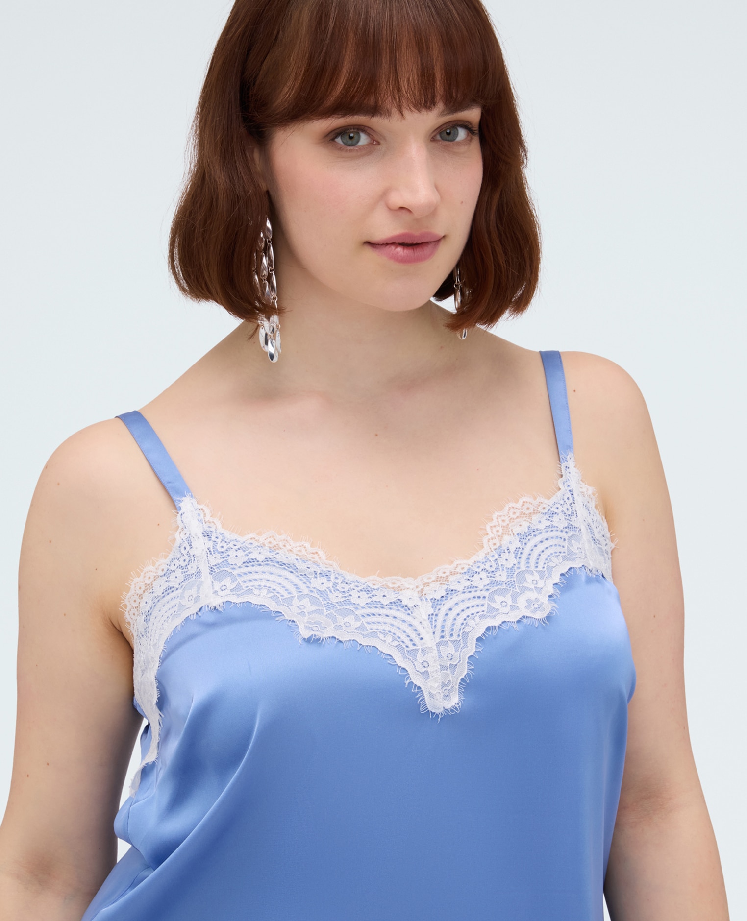 Top de mujer de satén con detalles de encaje perfecto para momentos especiales y para looks diarios - Fiorella Rubino - Azul claro Azul claro-4
