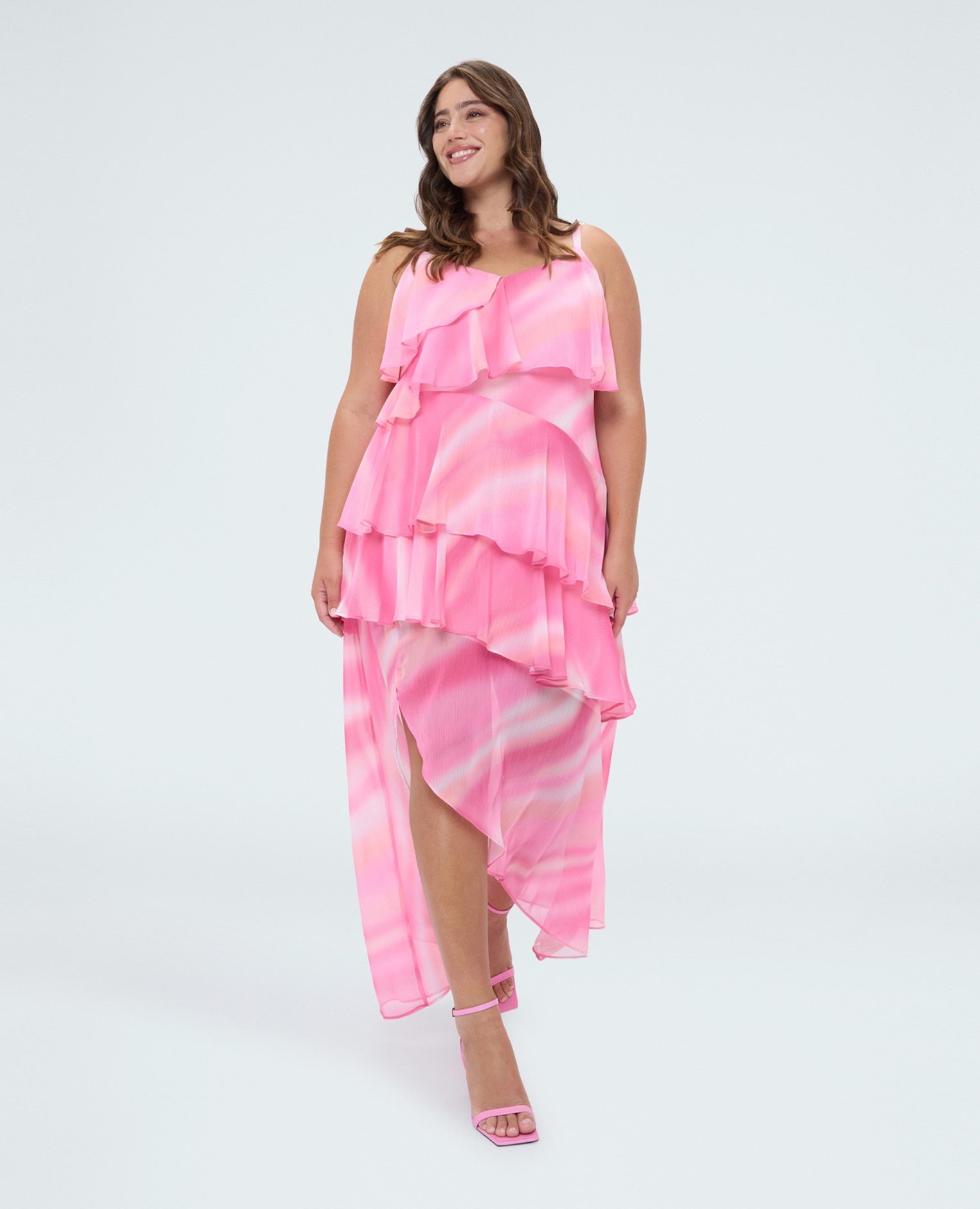 Vestido largo acampanado en georgette cascada de volantes superpuestos que descienden hasta el borde - Fiorella Rubino - Fucsia Fucsia-1