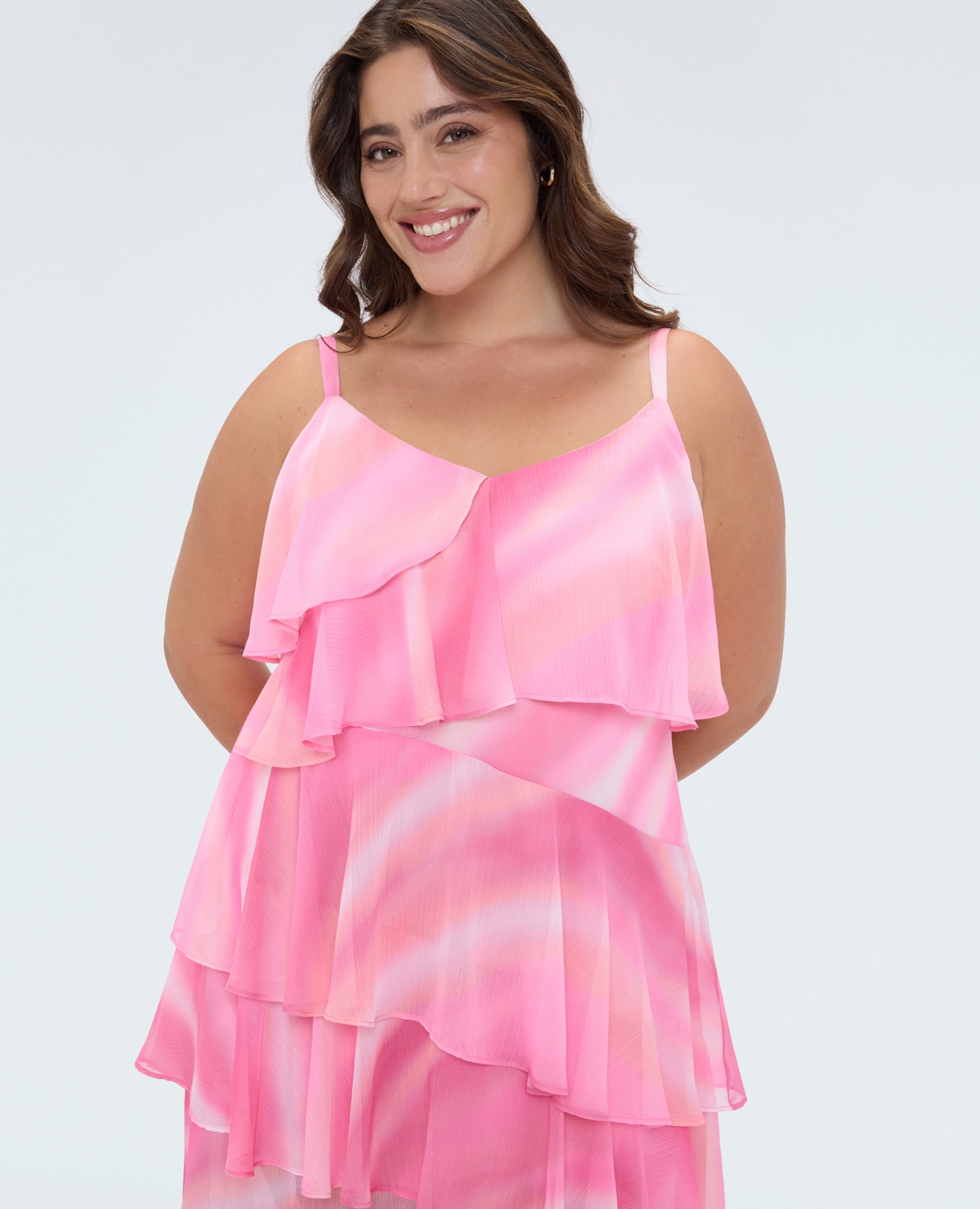 Vestido largo acampanado en georgette cascada de volantes superpuestos que descienden hasta el borde - Fiorella Rubino - Fucsia Fucsia-4