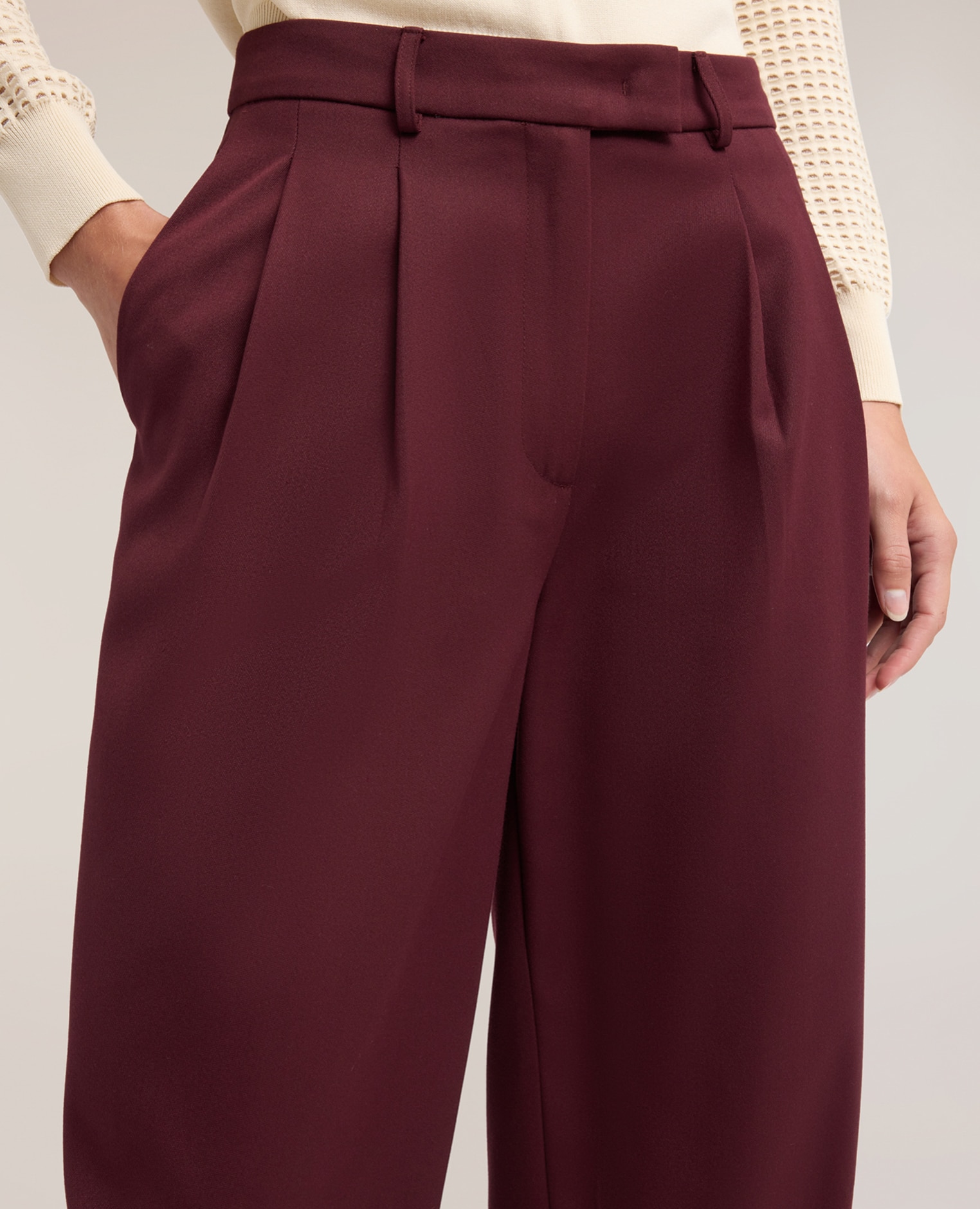 Pantalones de mujer barrel de viscosa ajuste barrel con pinzas en la parte superior - Motivi - Burdeos Burdeos-4
