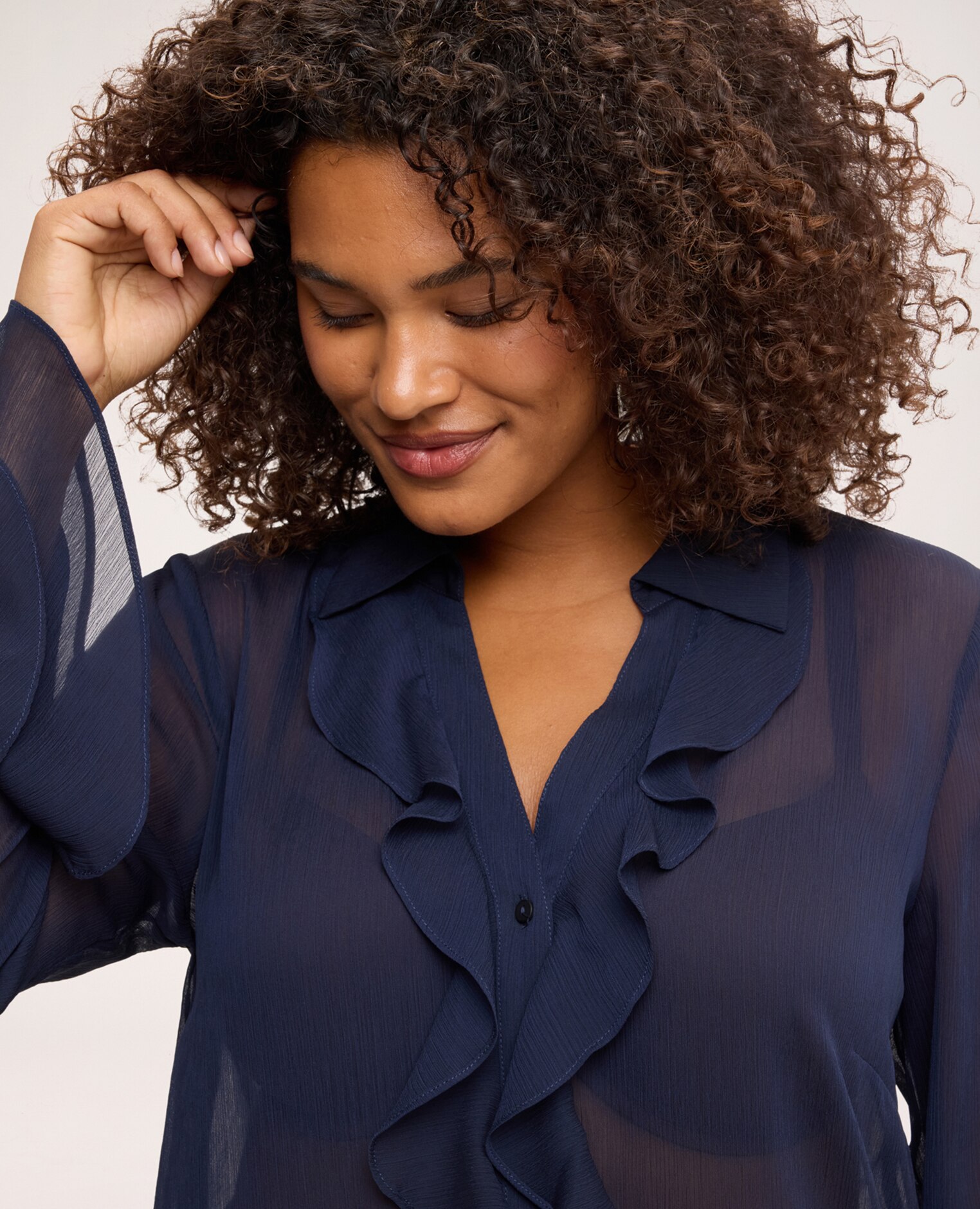 Blusa de mujer de crepé con volante cuello escote en v con volante a lo largo del cierre frontal - Fiorella Rubino - Azul Azul-4