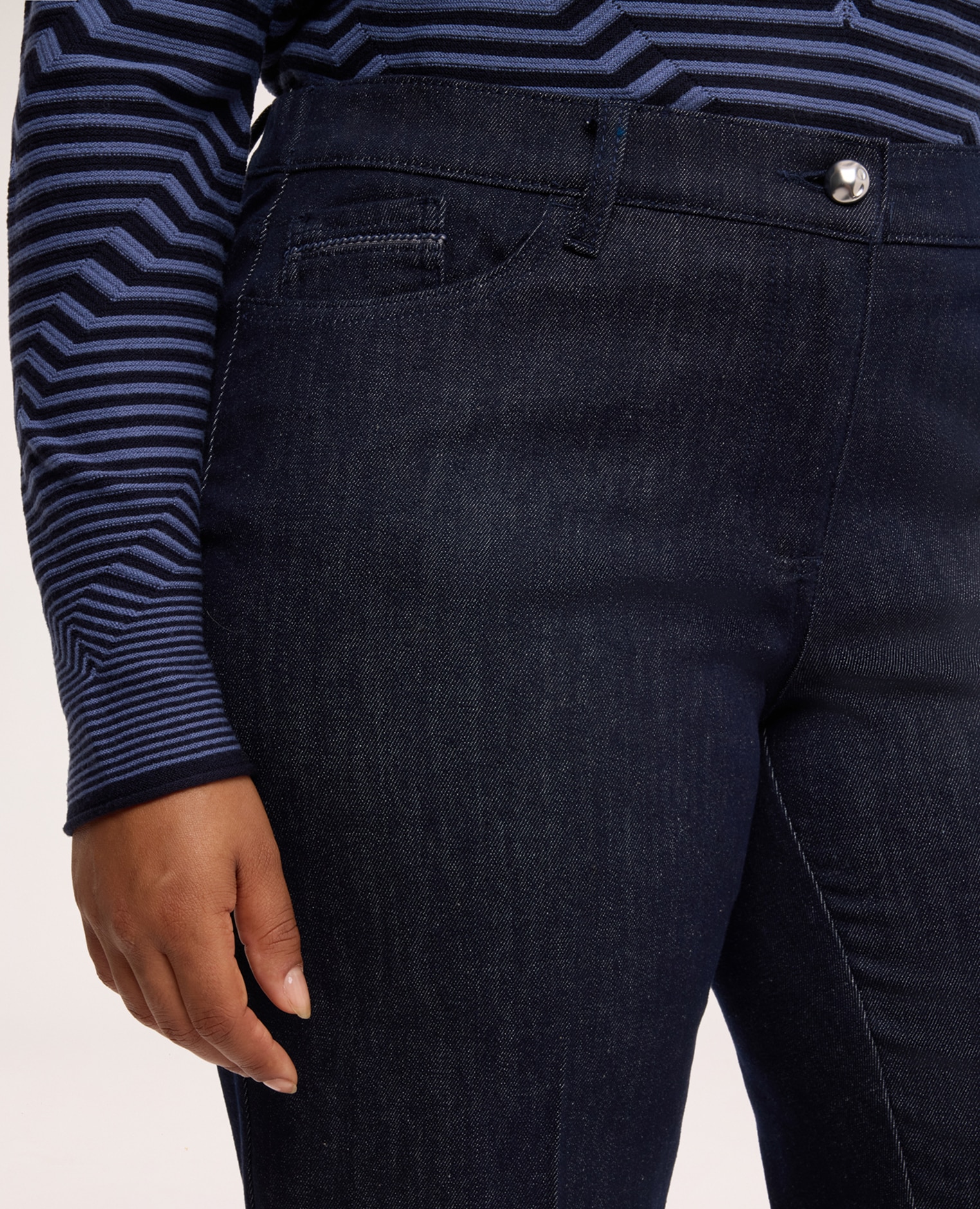 Jeans de mujer straight lavado rinse cierre con botón y cremallera delante elástico en la cintura detrás - Fiorella Rubino - Azul Azul-4