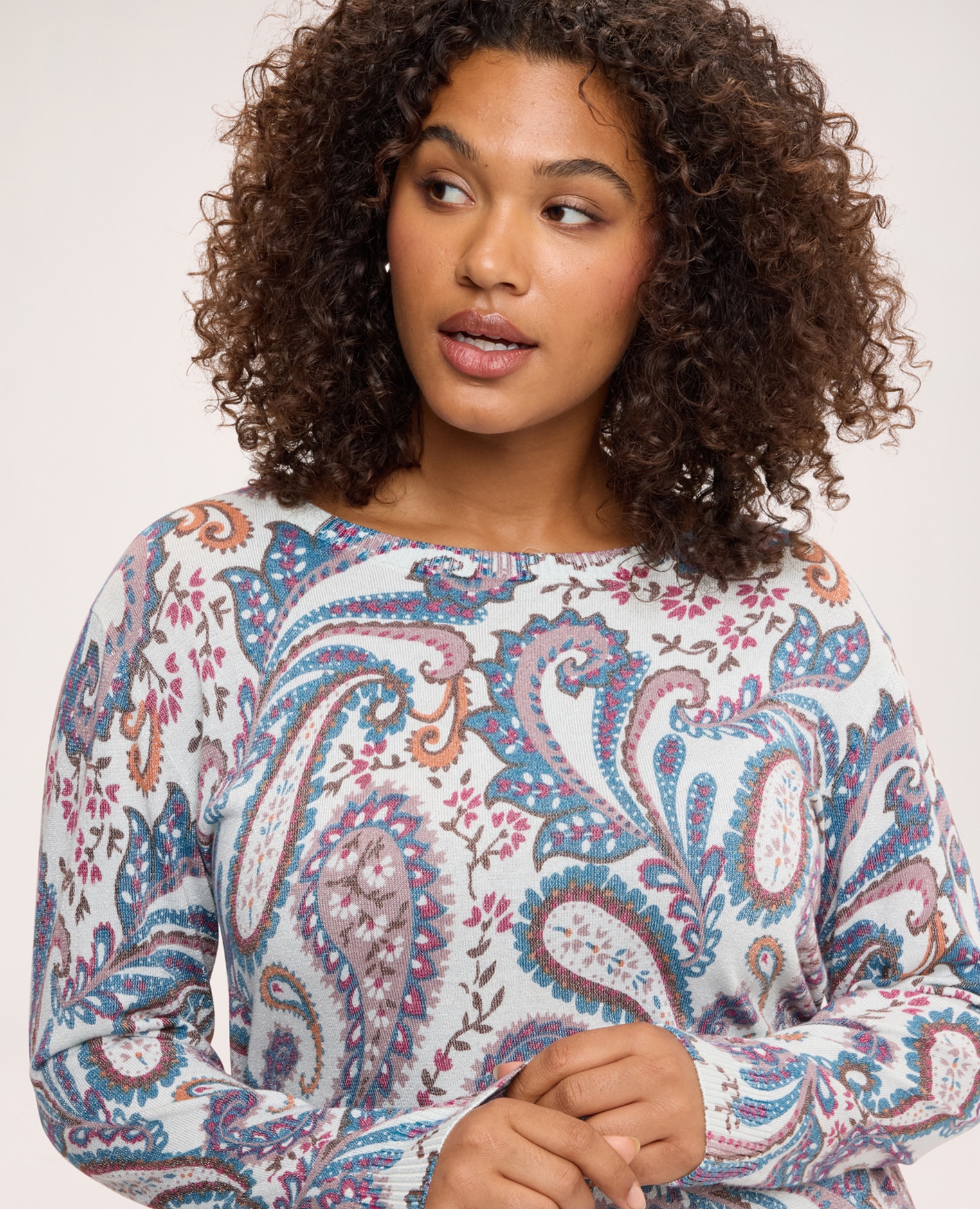 Jersey de mujer fino estampado paisley bajo con ribete de motivo geométrico en contraste - Fiorella Rubino - Azul claro Azul claro-4