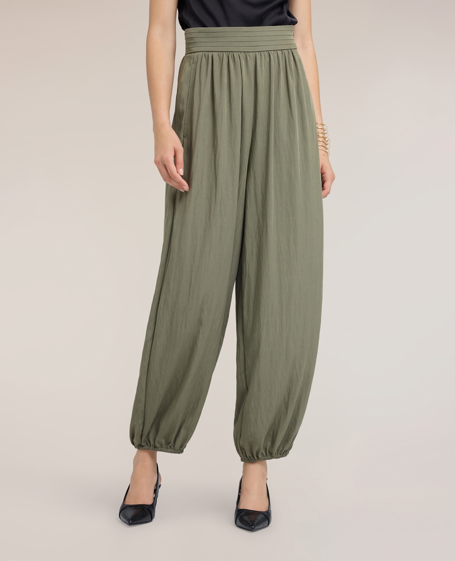 Pantalones de mujer con drapeado en sarga cierre con cremallera lateral - Motivi - Verde militar Verde militar-3