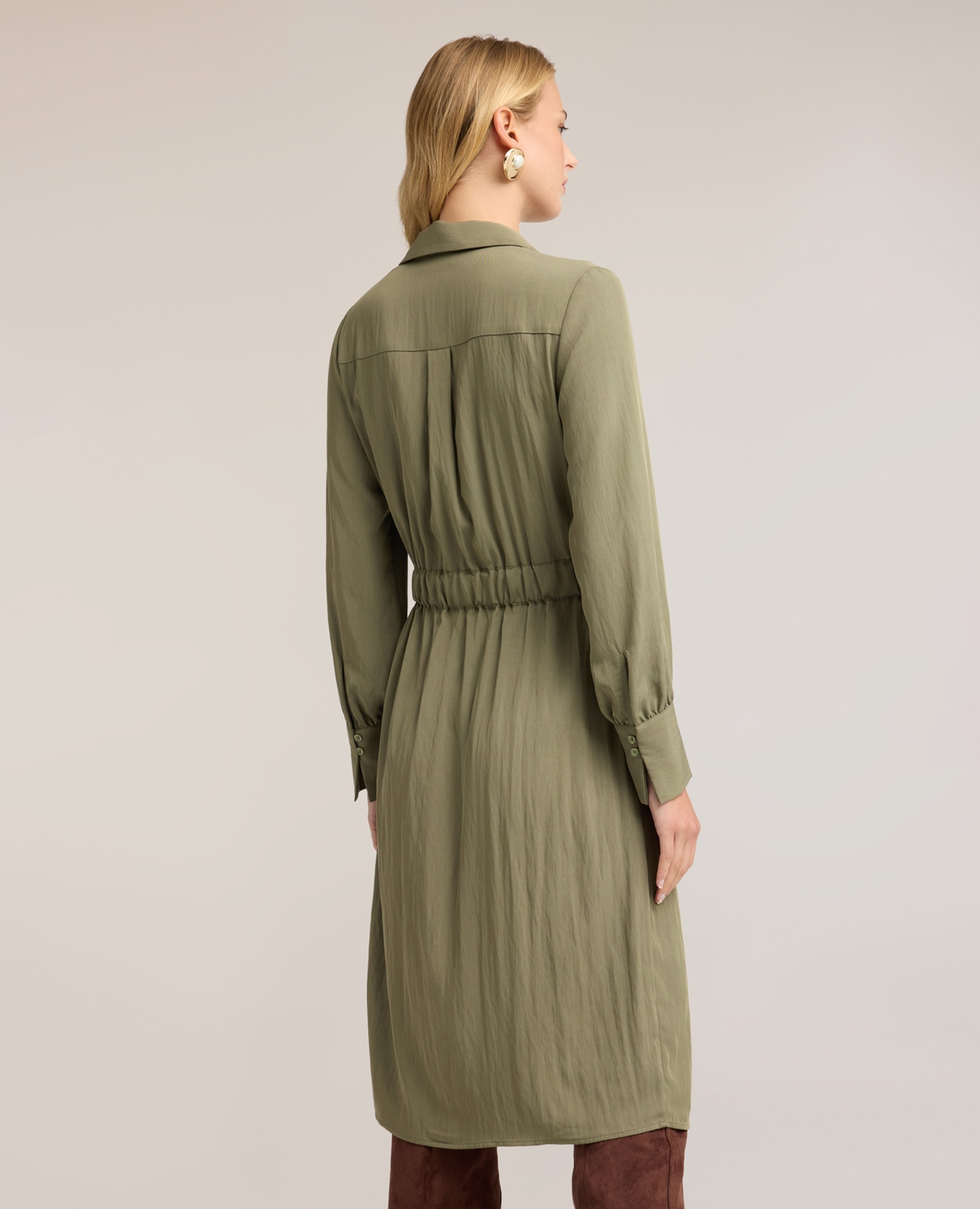 Vestido camisero en twill drapeado largo midi cierre con cinturón en la cintura y elástico interior - Motivi - Verde militar Verde militar-2