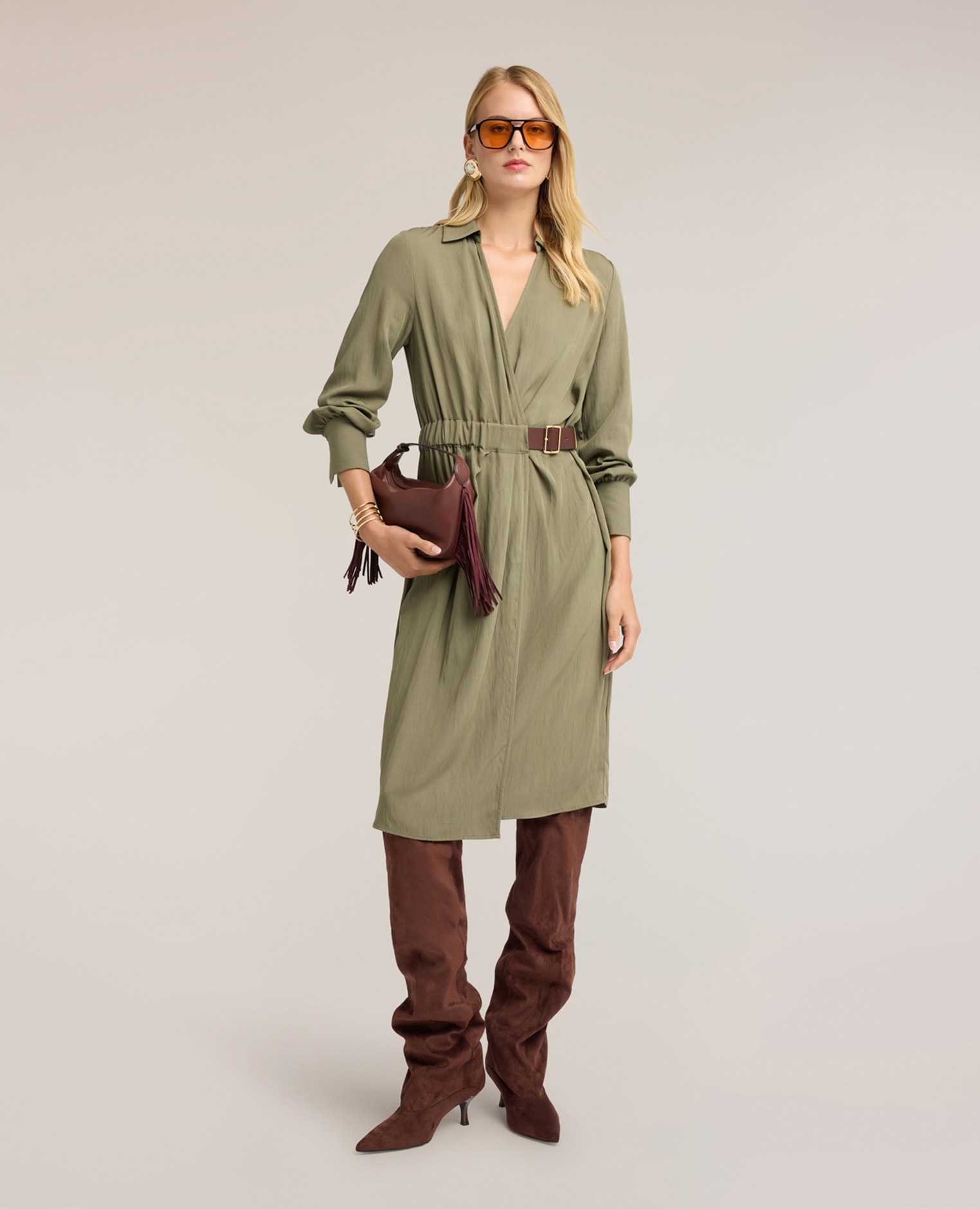 Vestido camisero en twill drapeado largo midi cierre con cinturón en la cintura y elástico interior - Motivi - Verde militar Verde militar-3