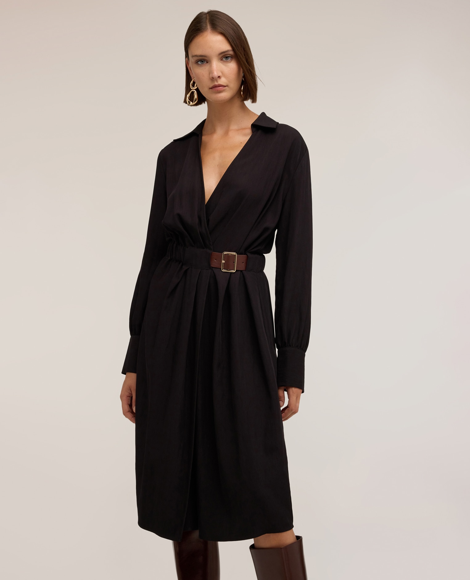 Vestido camisero en twill drapeado largo midi cierre con cinturón en la cintura y elástico interior - Motivi - Negro Negro-1