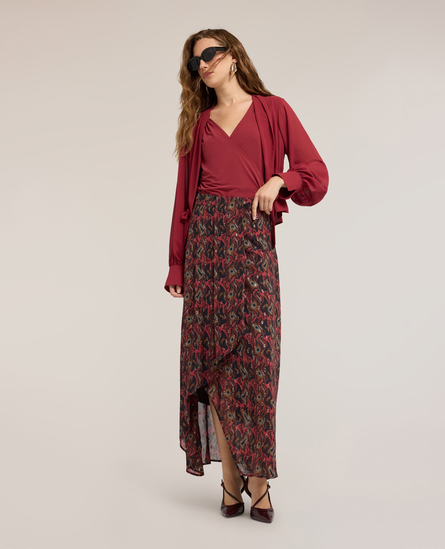 Blusa de mujer de georgette con escote chal ajuste regular cierre con cordones frontales - Motivi - Burdeos Burdeos-3