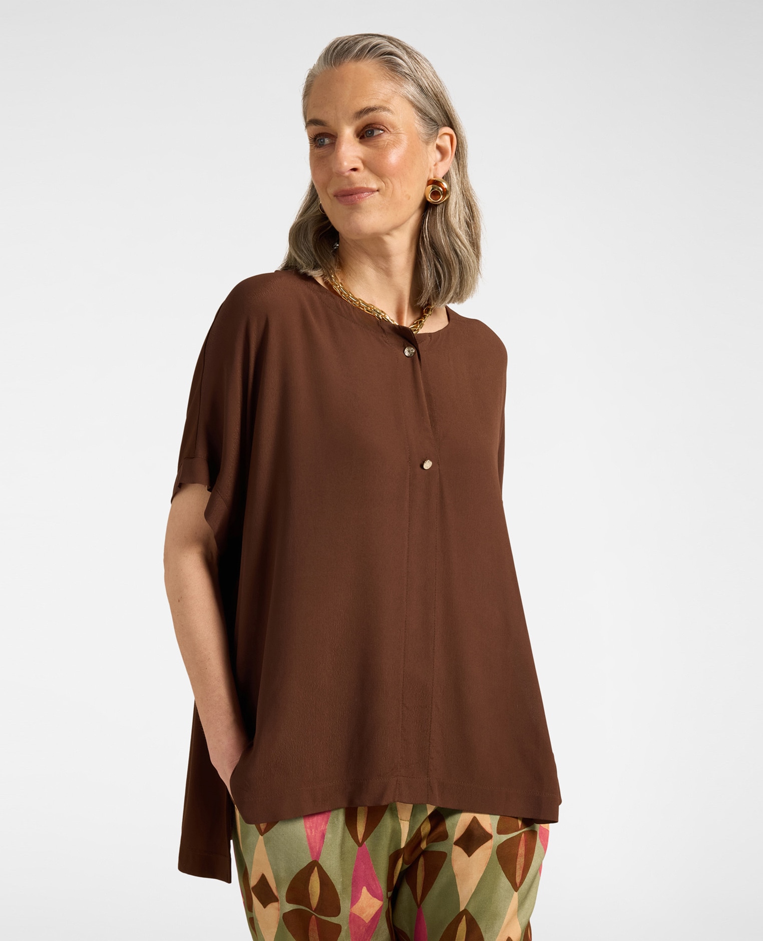 Camiseta de mujer mangas kimono con botones joya cierre frontal con botones dorados y aberturas laterales - Elena Miró - Marrón Marrón-1
