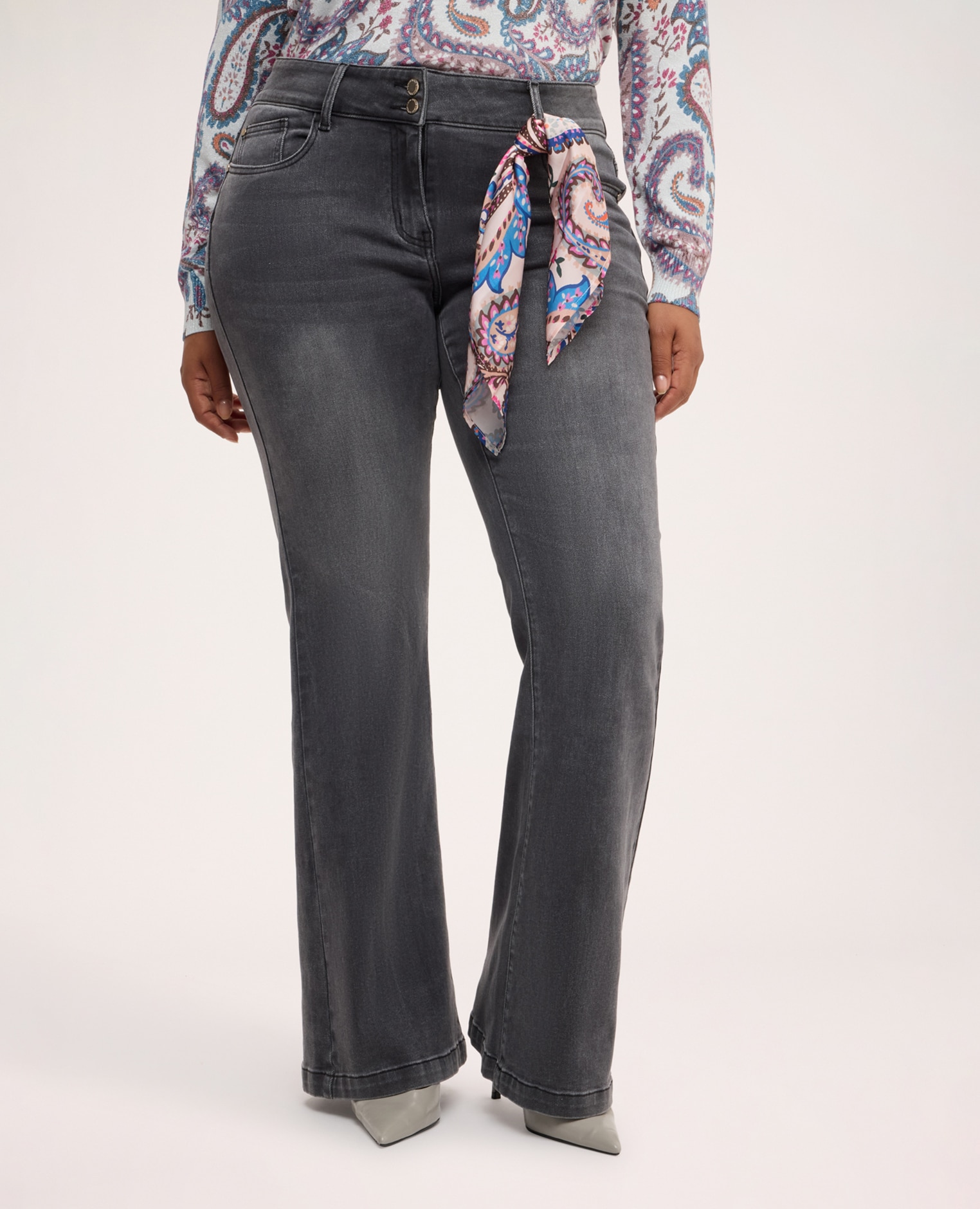 Jeans de mujer flare con pañuelo ajuste y diseño para el máximo confort gracias al tejido denim con tratamiento lavado - Fiorella Rubino - Gris Gris-3