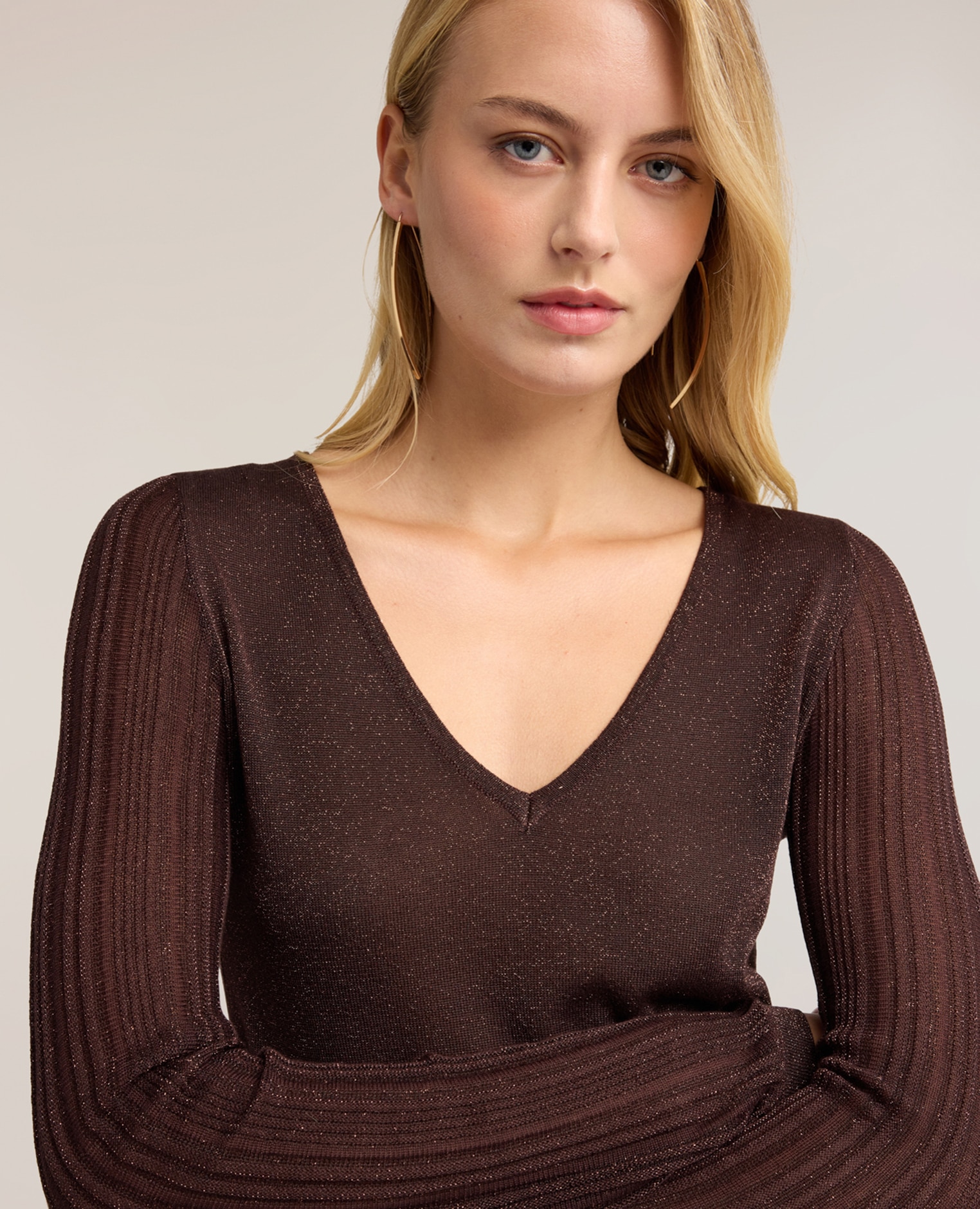 Jersey de mujer de lurex con escote en v de viscosa ajuste slim largo medio - Motivi - Marrón Marrón-4