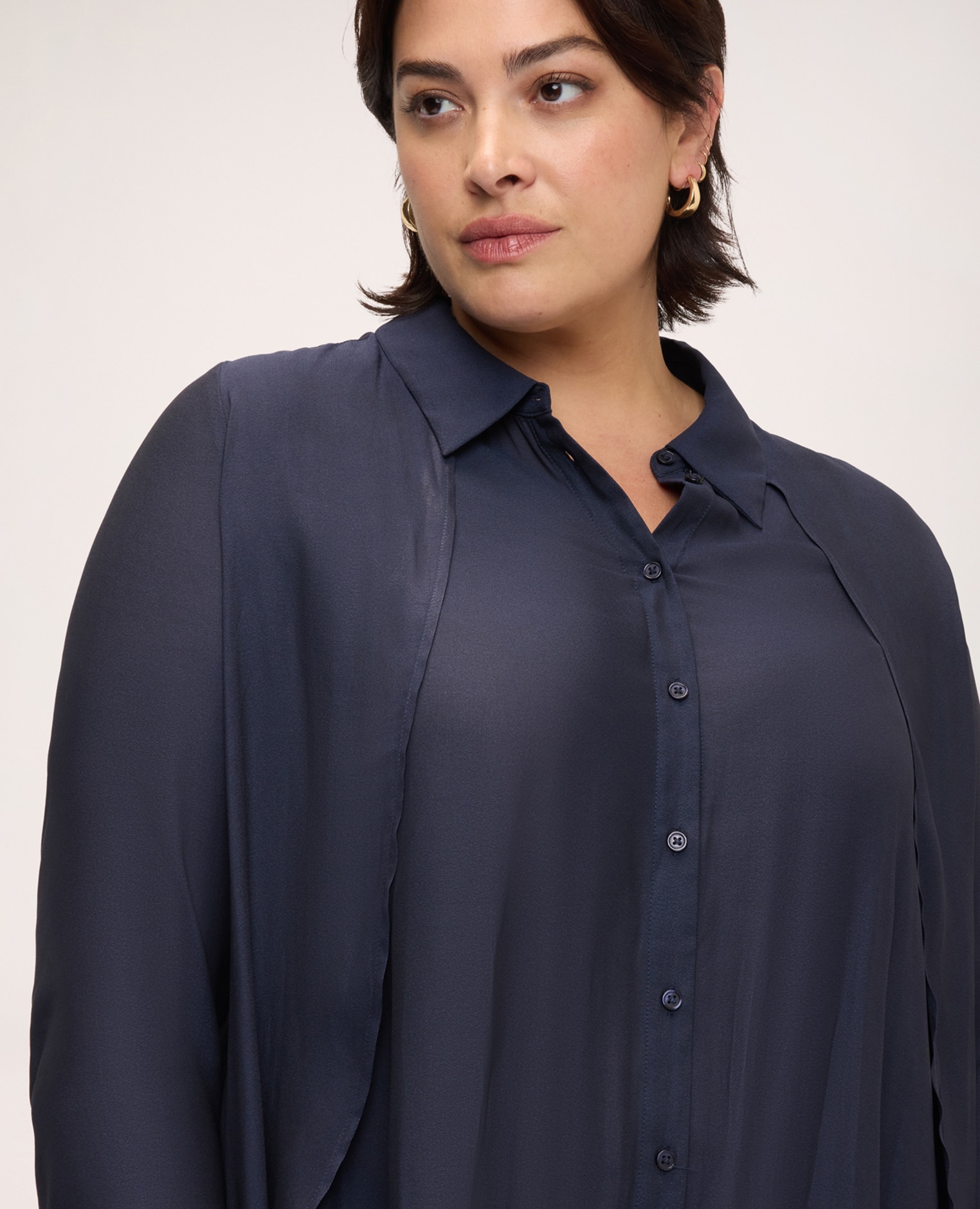 Camisa de mujer de georgette con drapeado de doble capa drapeado lateral con efecto de doble capa: parte superior más corta en el frente y panel más largo en la parte trasera - Fiorella Rubino - Azul Azul-4