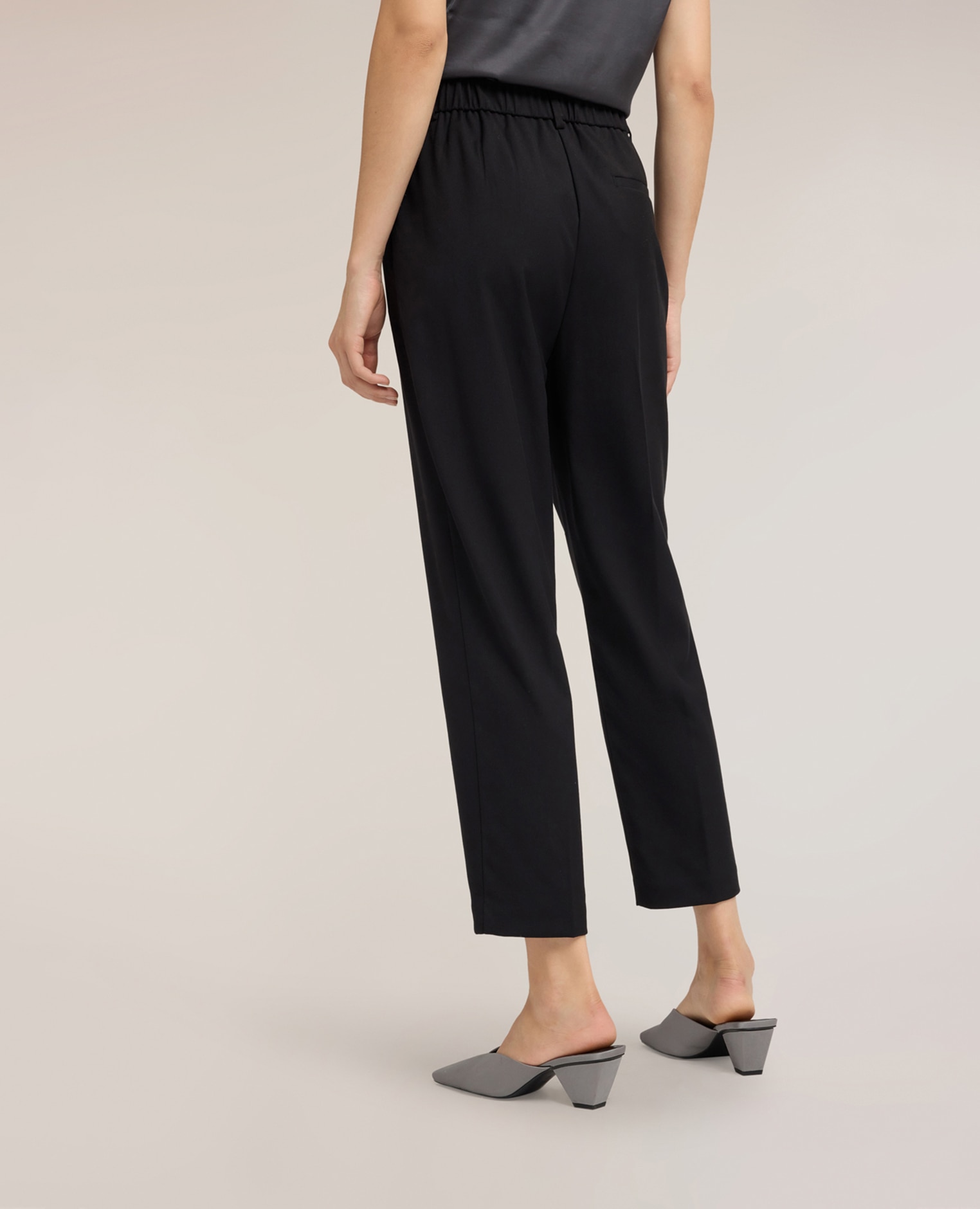 Pantalones de mujer regular en cady ajuste regular con elástico insertado en cintura cierre frontal con botón y cremallera oculta - Motivi - Negro Negro-2