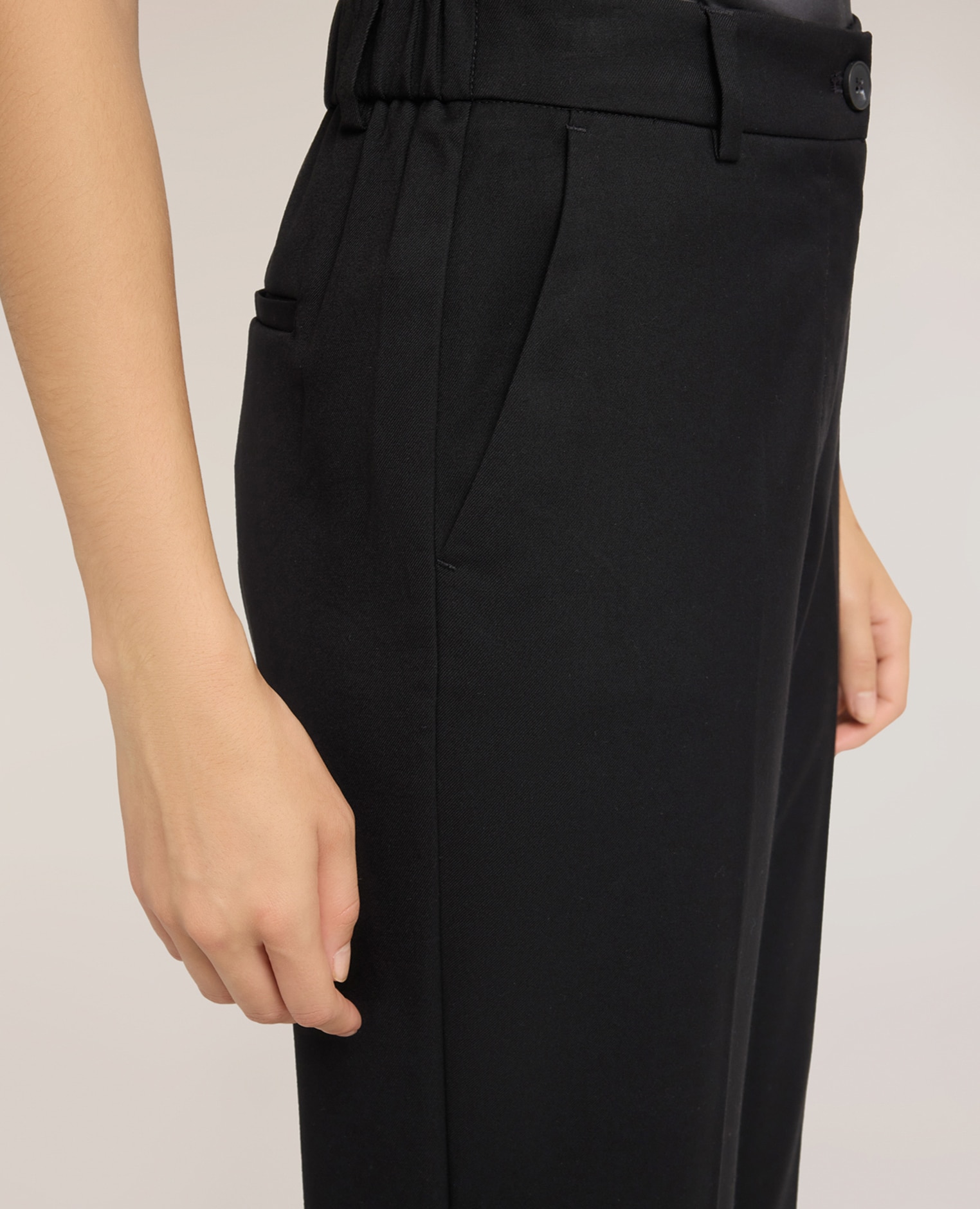 Pantalones de mujer regular en cady ajuste regular con elástico insertado en cintura cierre frontal con botón y cremallera oculta - Motivi - Negro Negro-4