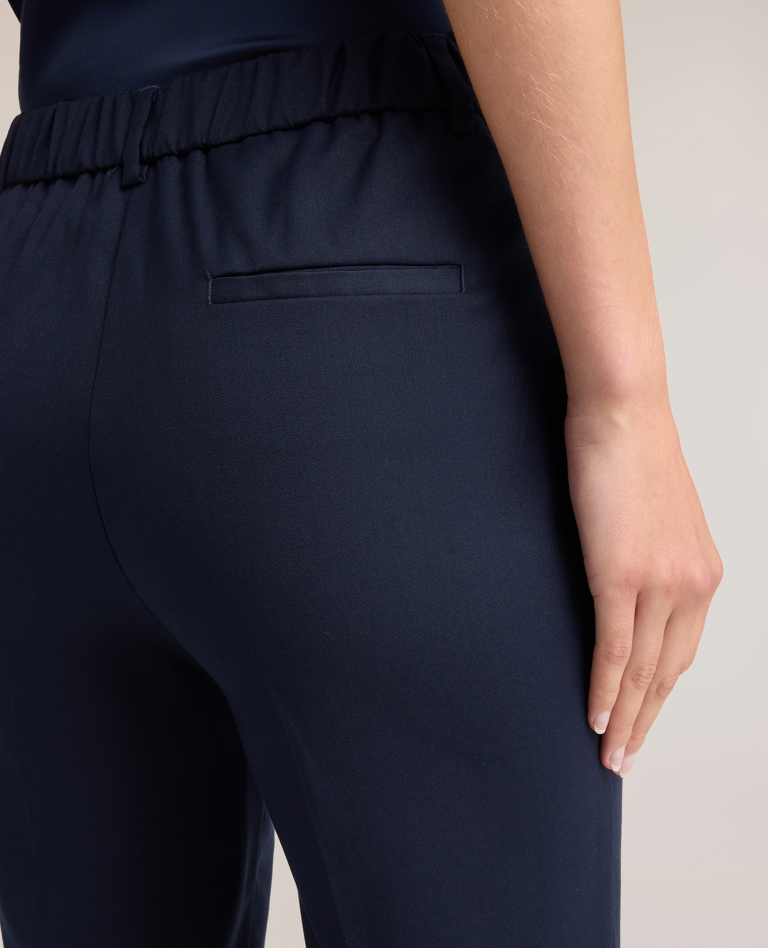 Pantalones de mujer regular en cady ajuste regular con elástico insertado en cintura cierre frontal con botón y cremallera oculta - Motivi - Azul Azul-4