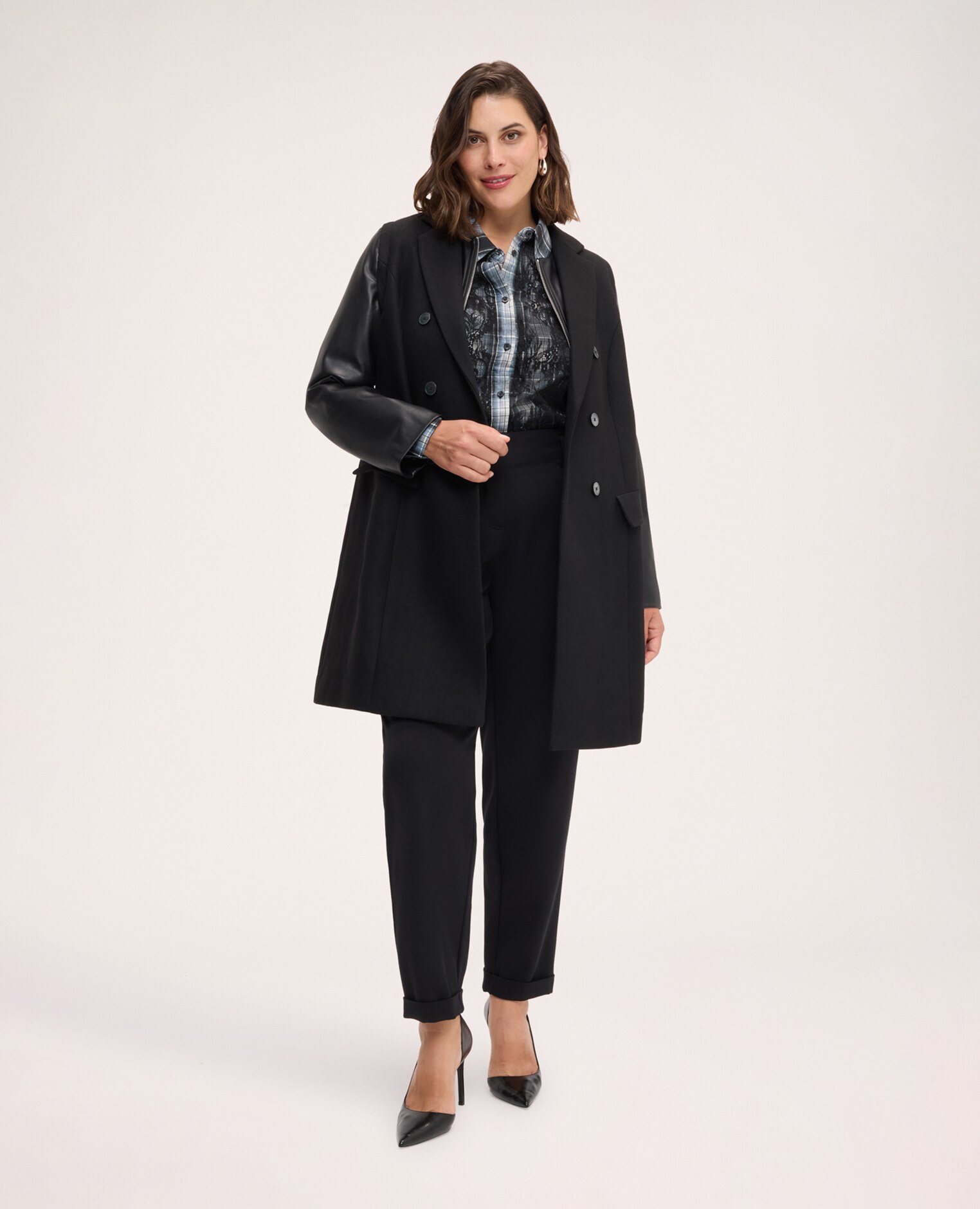 Abrigo de mujer de mezcla de lana con mangas en tejido revestido mezcla dos tejidos diferentes para un look de carácter único - Fiorella Rubino - Negro Negro-3