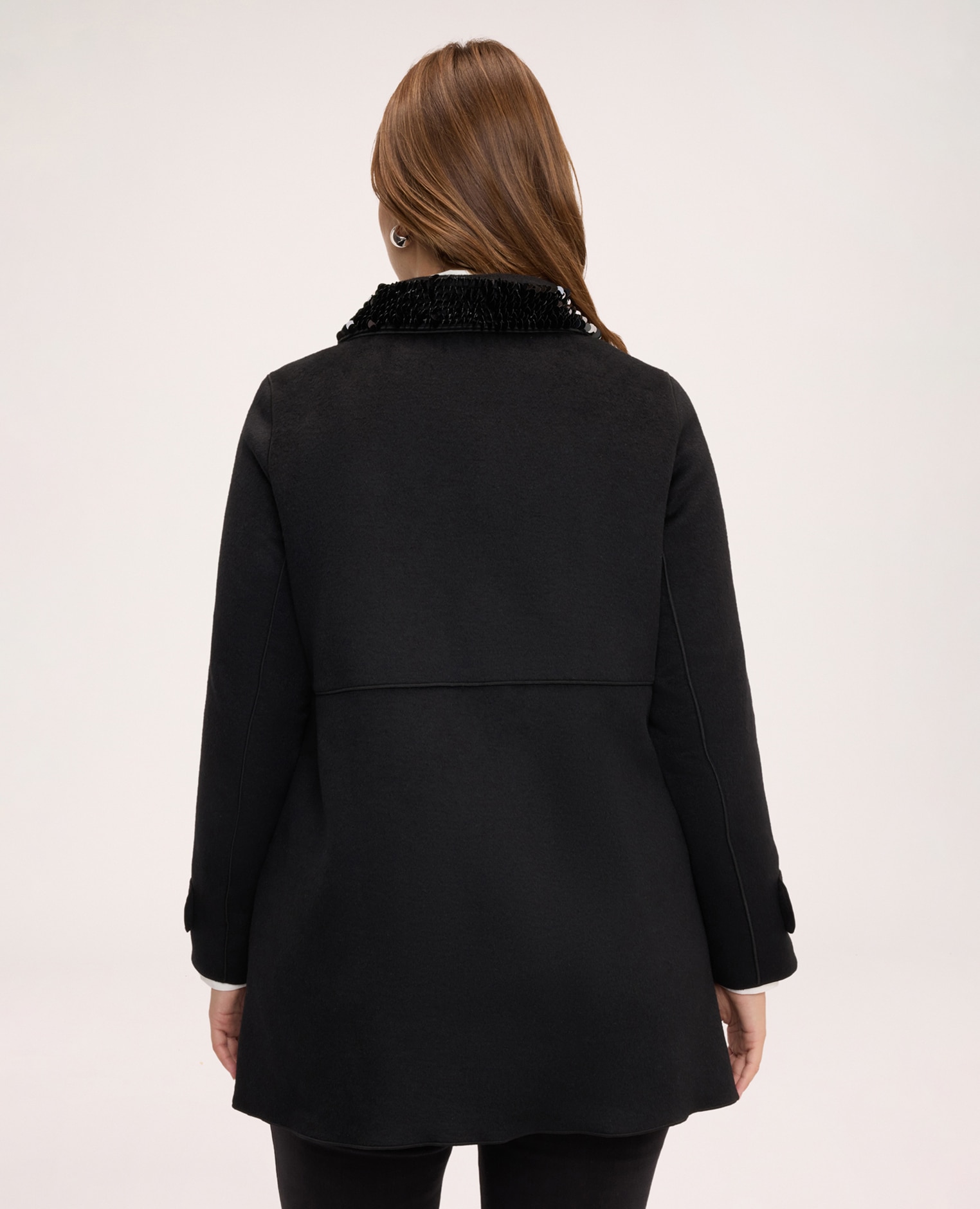 Abrigo de mujer de mezcla de lana con cuello de lentejuelas bolsillos aplicados en el bajo de la manga con detalle de puño - Fiorella Rubino - Negro Negro-2