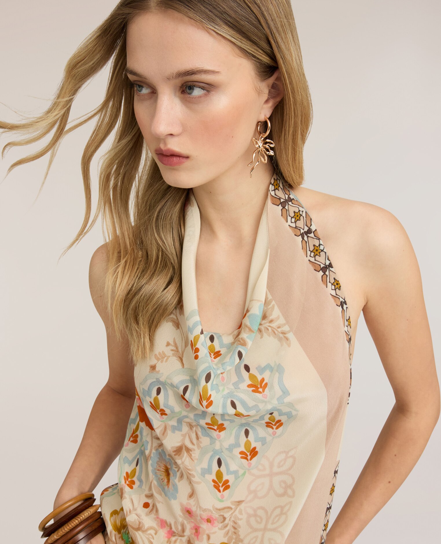Top de mujer asimétrico con estampado floral espalda descubierta ajuste regular - Motivi - Beige Beige-4