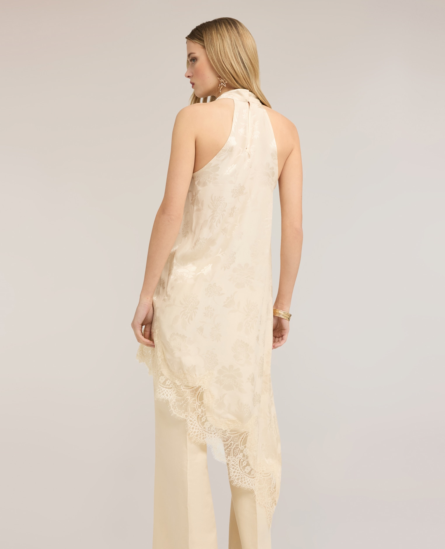 Vestido asimétrico de satén con drapeado escote halter con drapeado cierre con botones - Motivi - Beige Beige-2