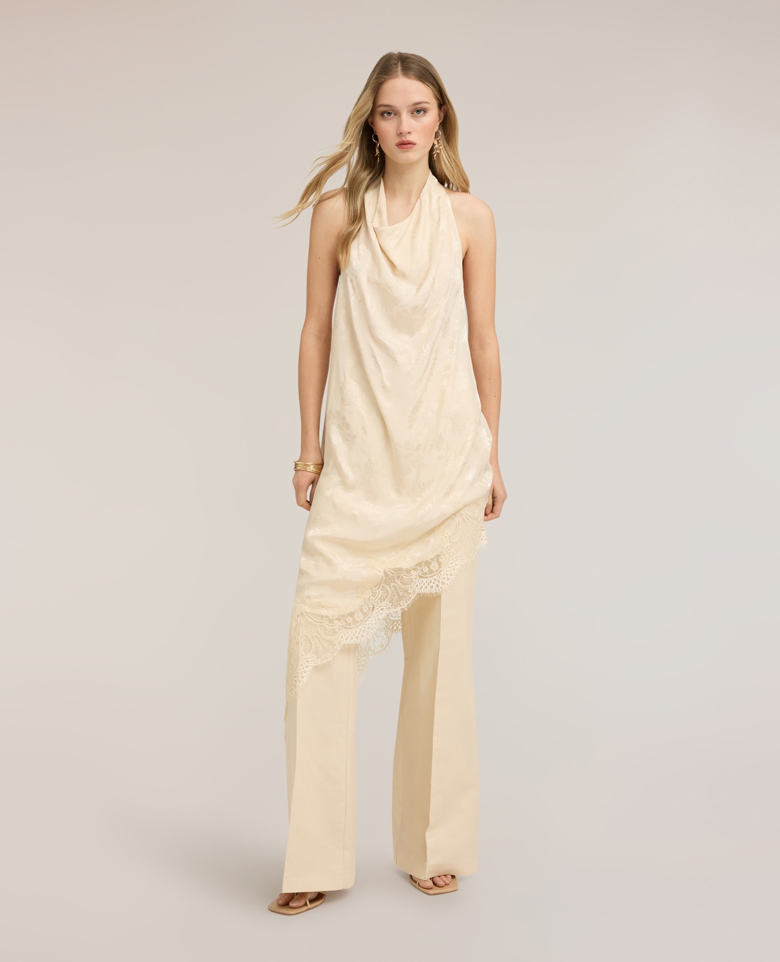 Vestido asimétrico de satén con drapeado escote halter con drapeado cierre con botones - Motivi - Beige Beige-3