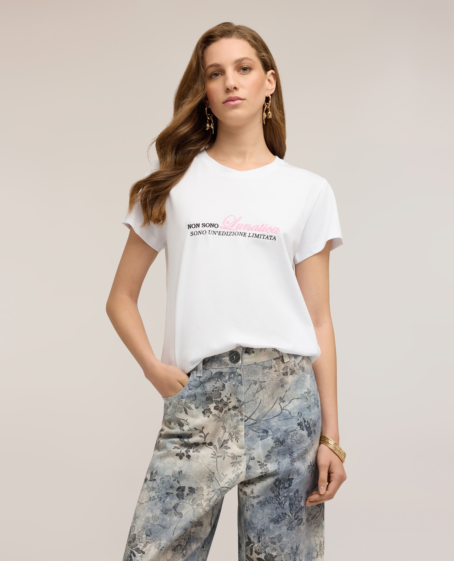 Motivi - Camiseta de mujer de punto jersey con inscripción bordada ajuste regular con cuello redondo.