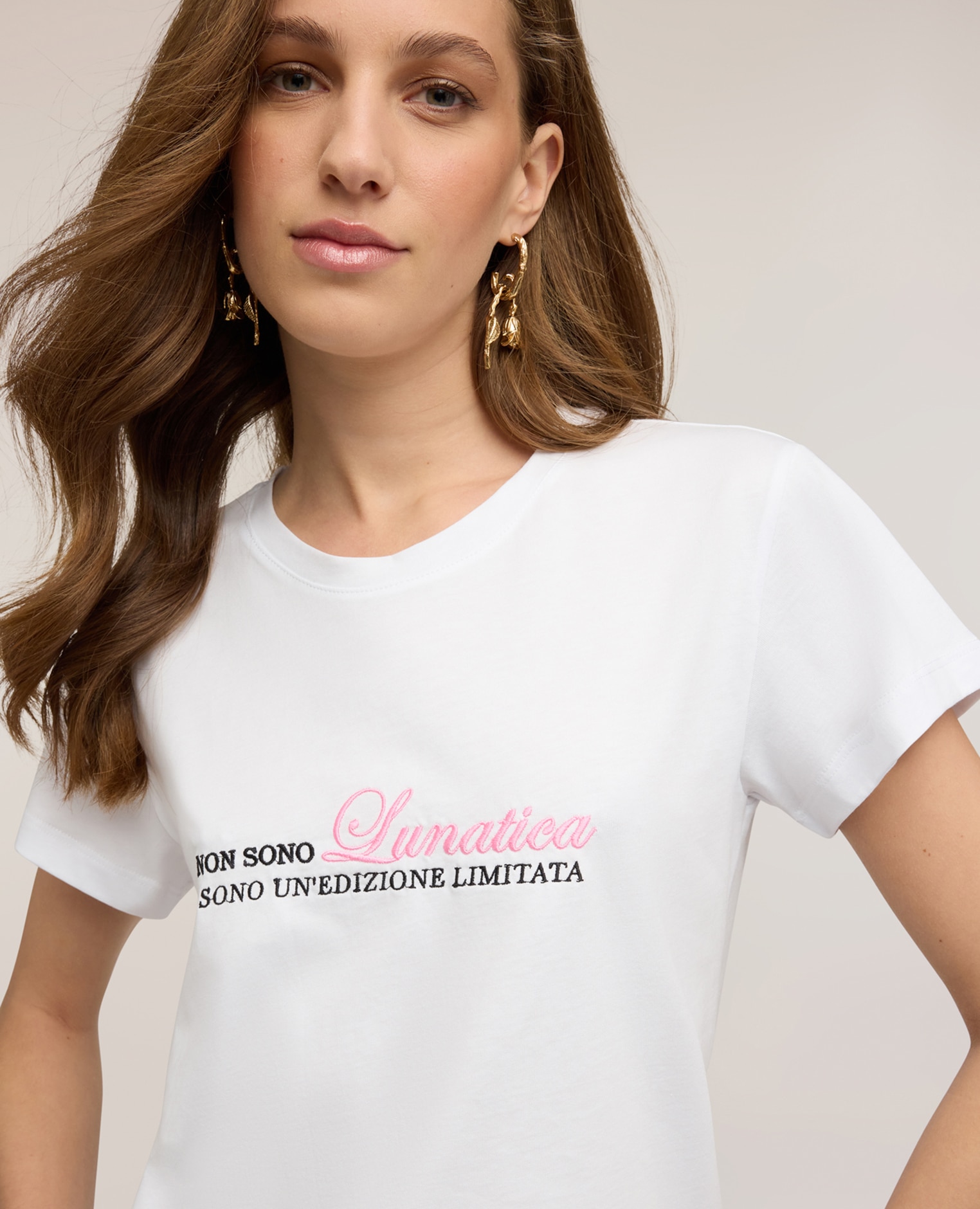 Camiseta de mujer de punto jersey con inscripción bordada ajuste regular con cuello redondo - Motivi - Blanco Blanco-4