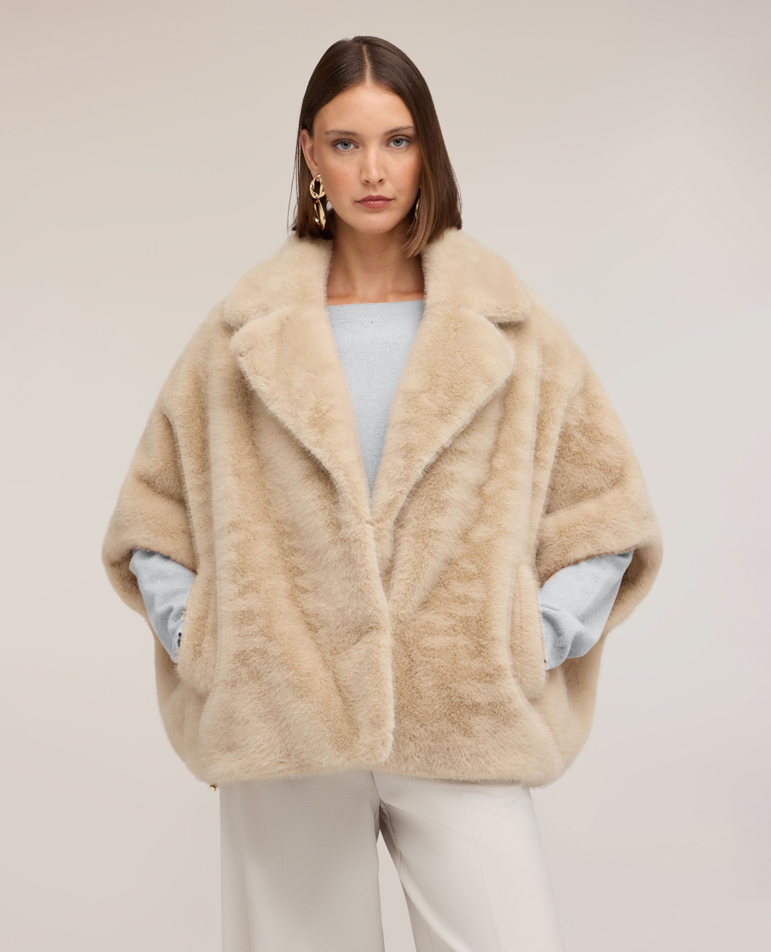 Capa de mujer efecto peluche con maxi cuello ajuste oversize cierre con corchetes - Motivi - Beige Beige-1