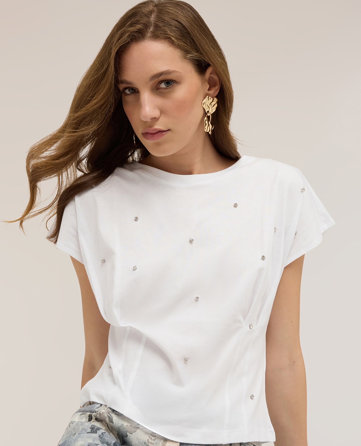 Camiseta de mujer de jersey con piedras bordadas ajuste entallado con pliegues cosidos en el bajo - Motivi - Blanco Blanco-4