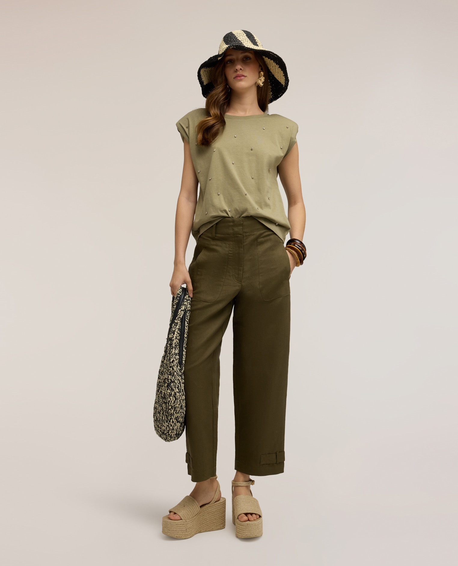 Camiseta de mujer con aplicaciones de piedras ajuste oversize con escote barco - Motivi - Verde militar Verde militar-3